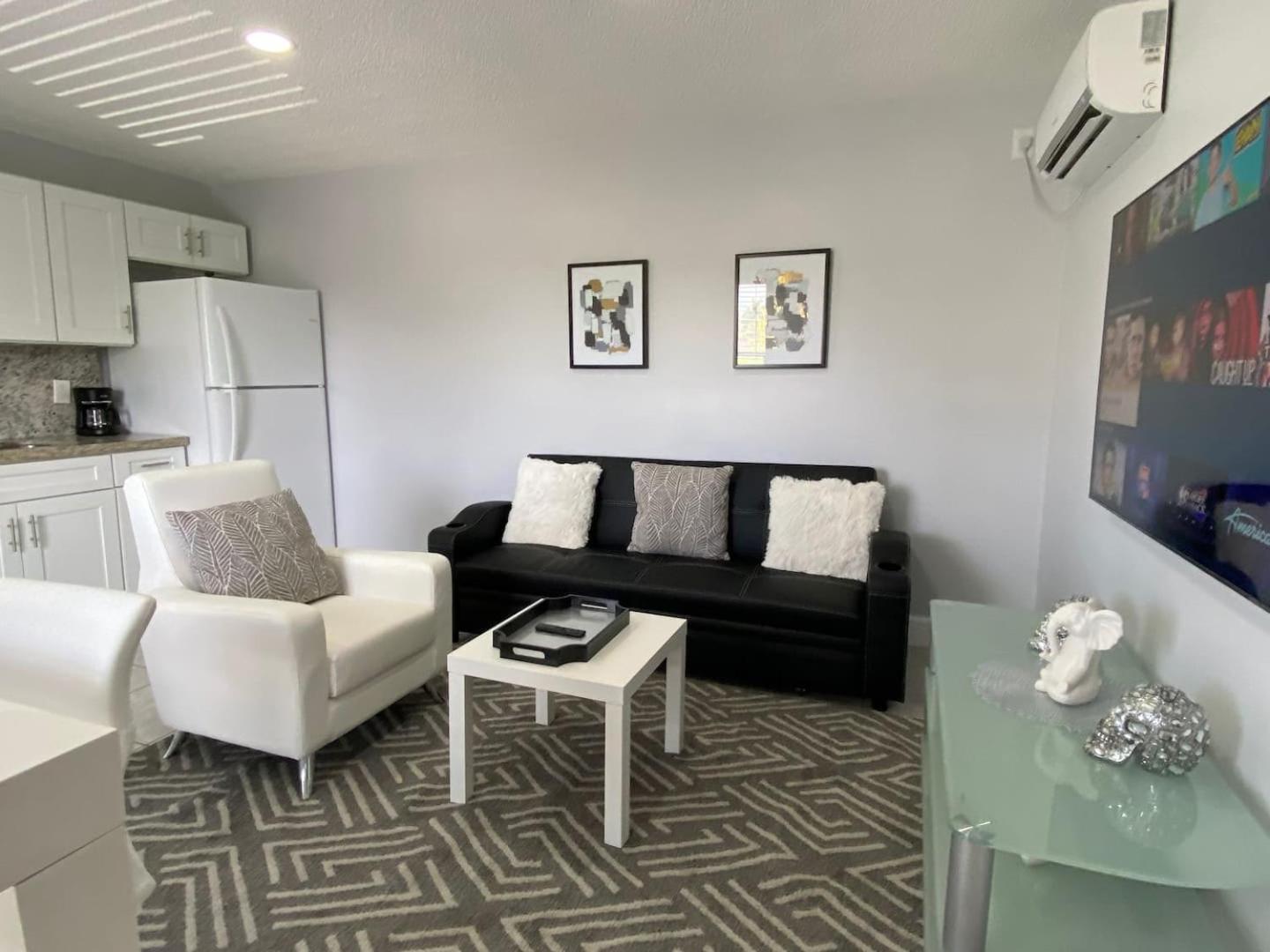 Bens Spacious Luxury Suite view 3
