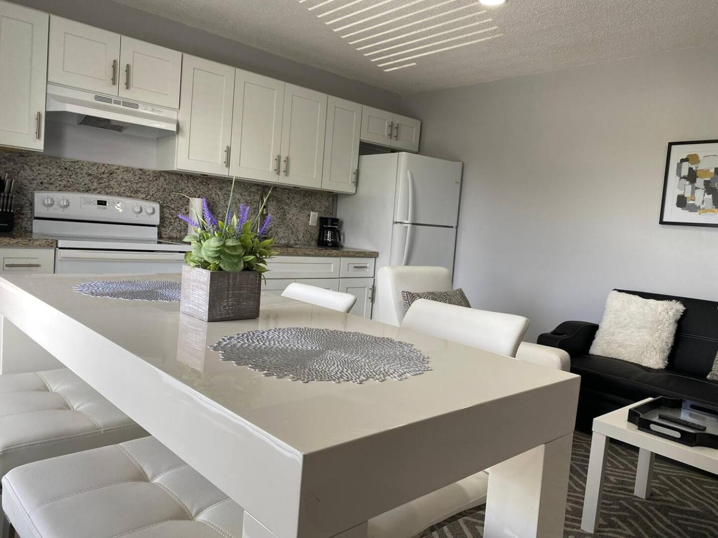 Bens Spacious Luxury Suite view 4