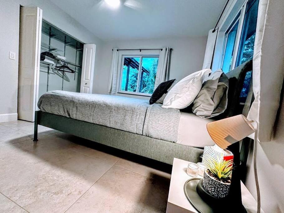 S&H Unlimited Luxury West Palm 3 Bedroom Home view 5
