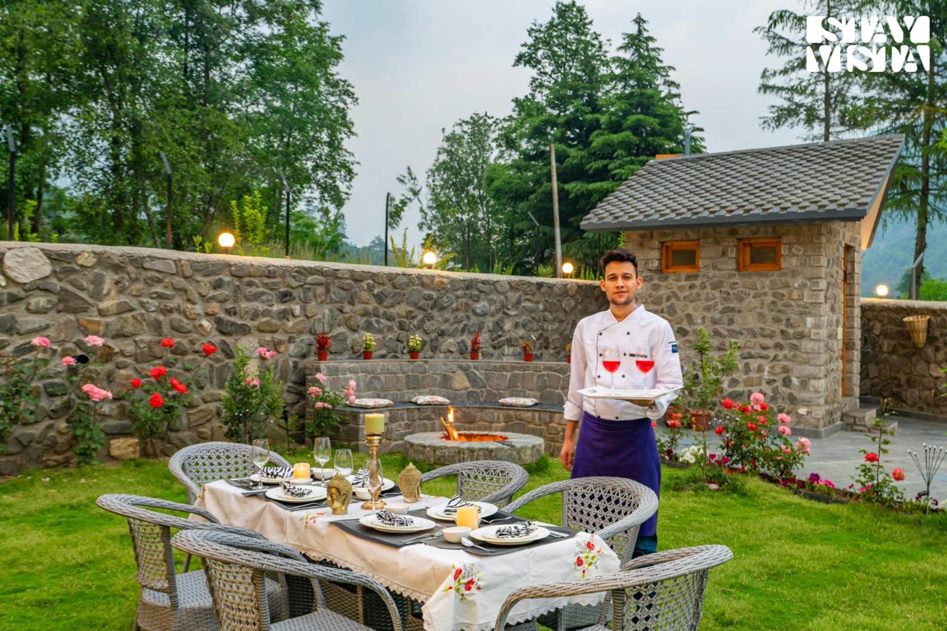StayVista at Amritalaya - Luxury Villa with Bonfire in Raison