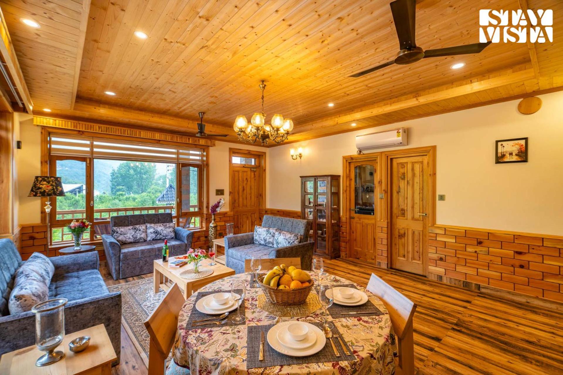 StayVista at Amritalaya - Luxury Villa with Bonfire in Raison