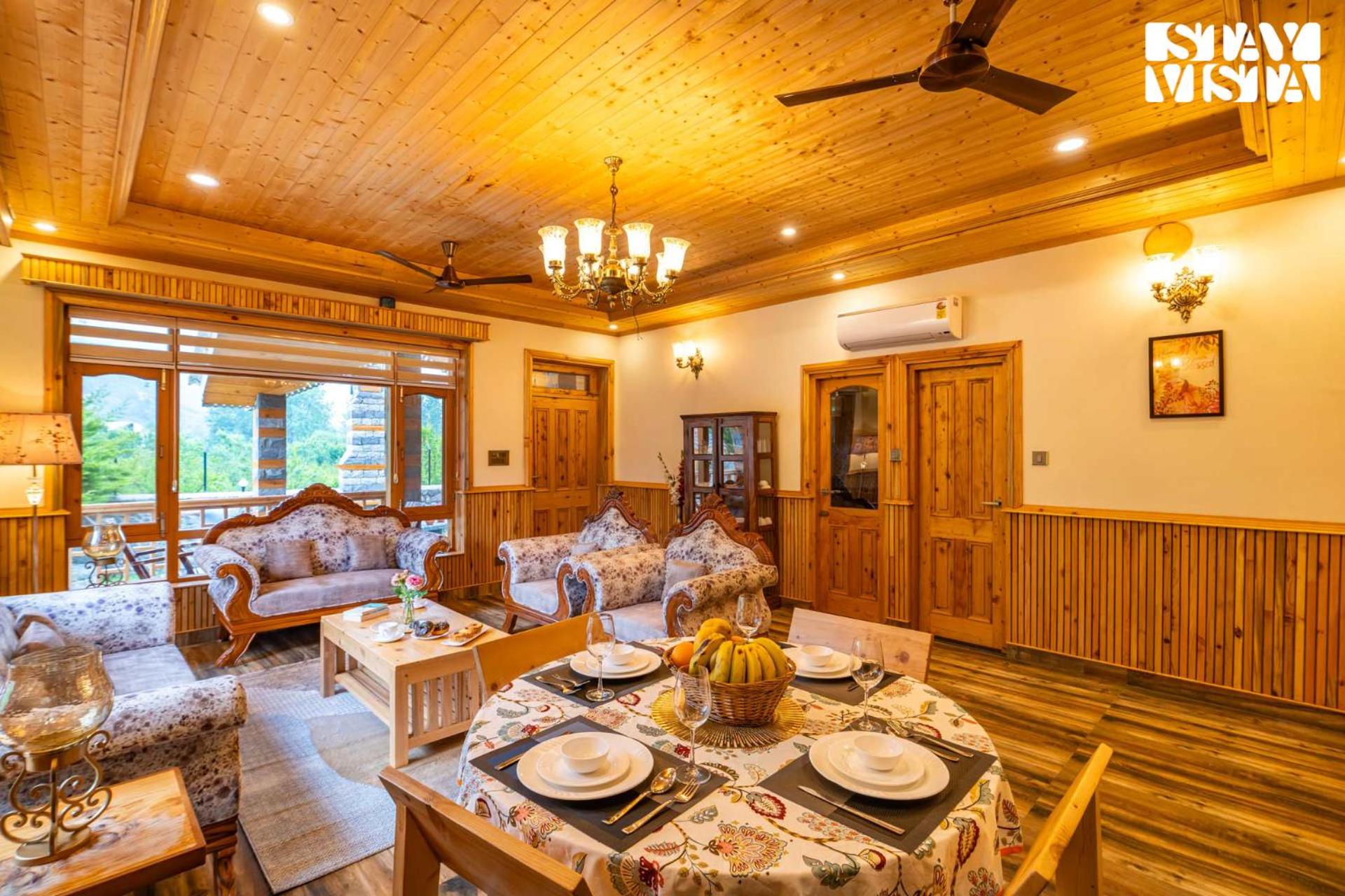 StayVista at Amritalaya - Luxury Villa with Bonfire in Raison