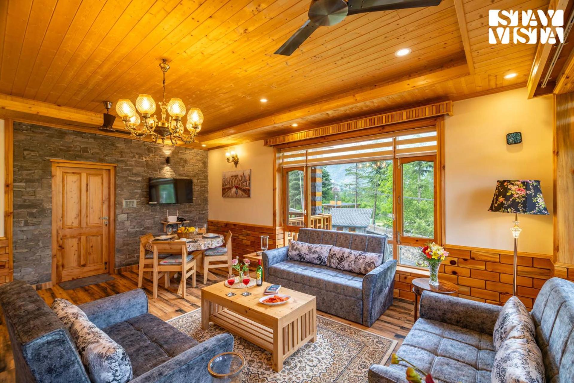 StayVista at Amritalaya - Luxury Villa with Bonfire in Raison