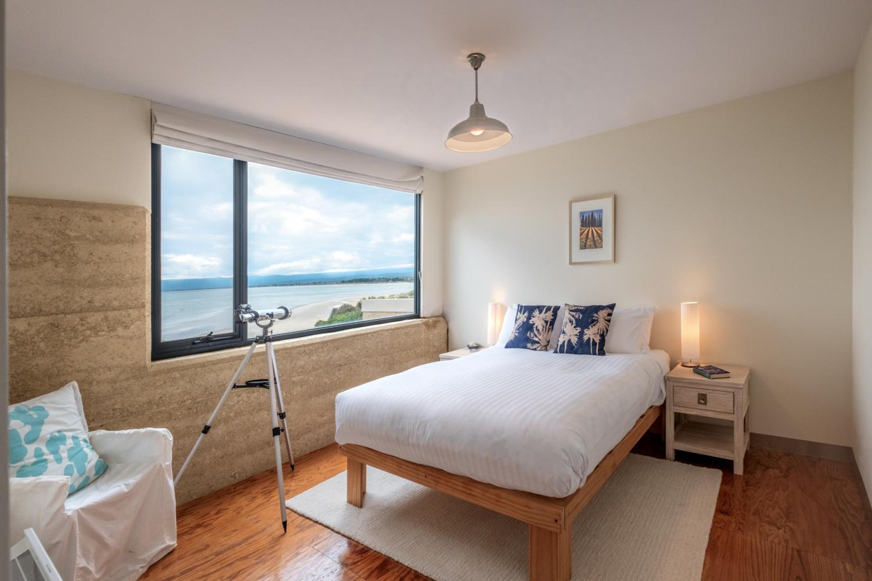 Sea View ~ ultimate beachside retreat!
