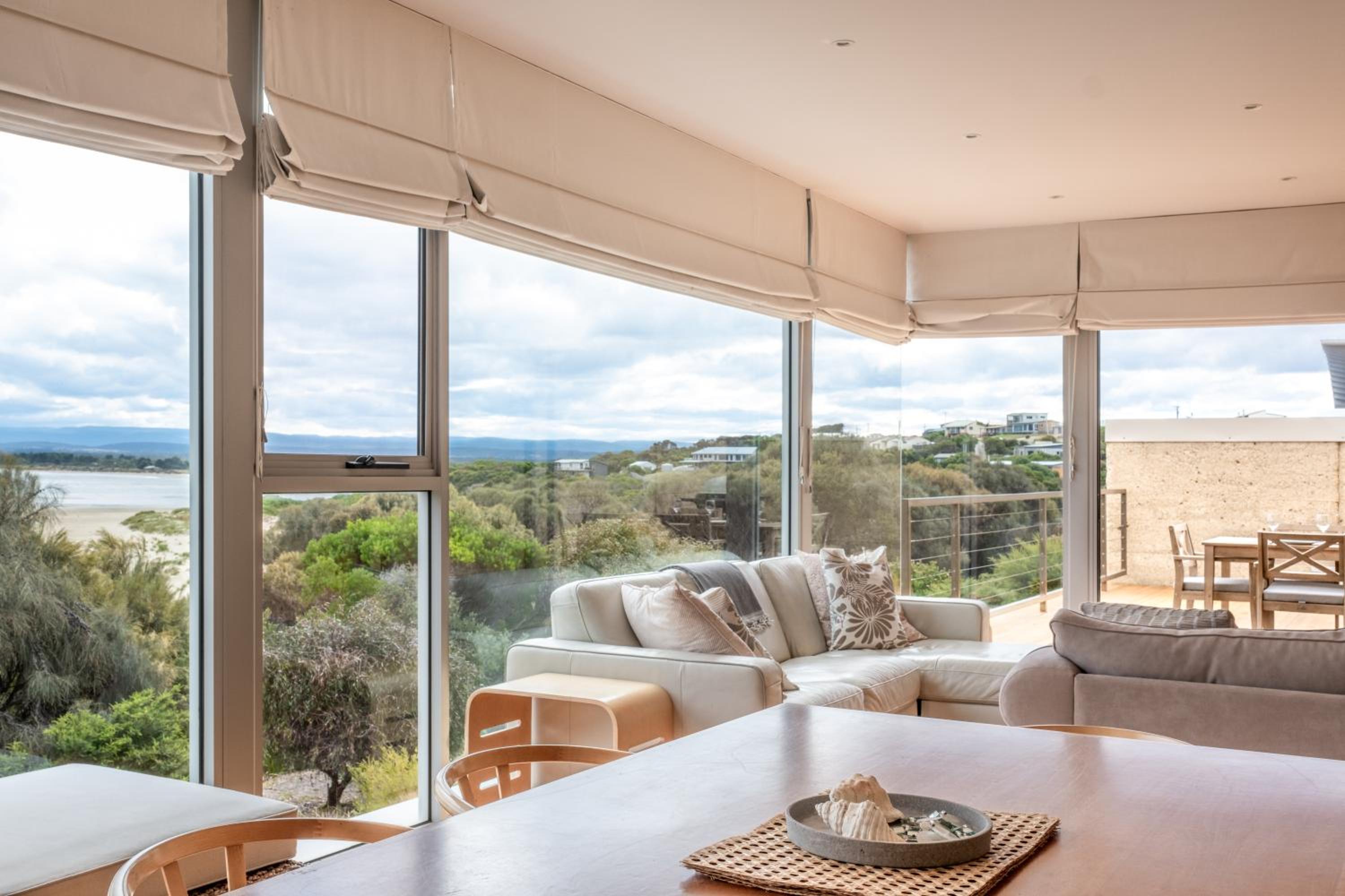 Sea View ~ ultimate beachside retreat!