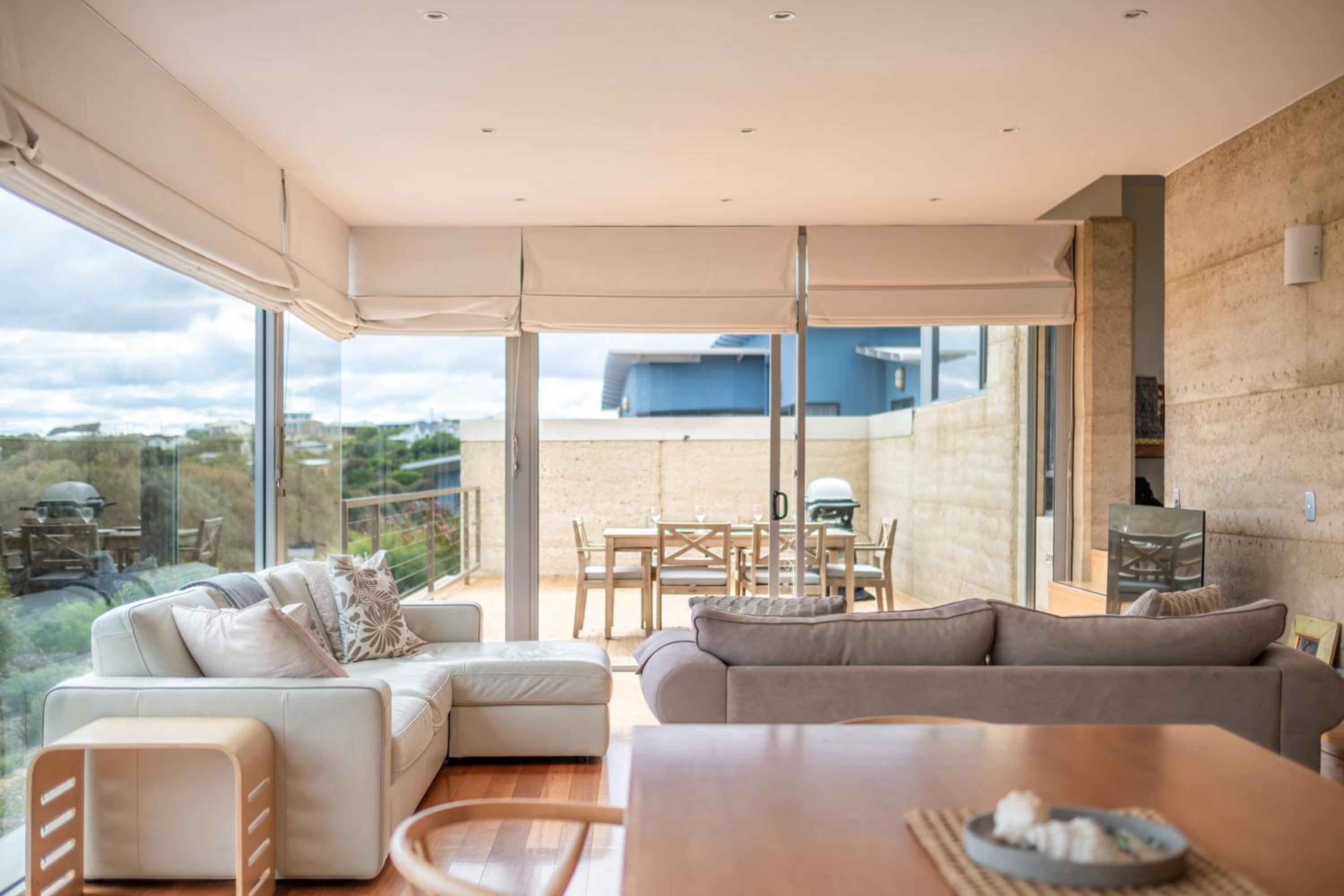 Sea View ~ ultimate beachside retreat!