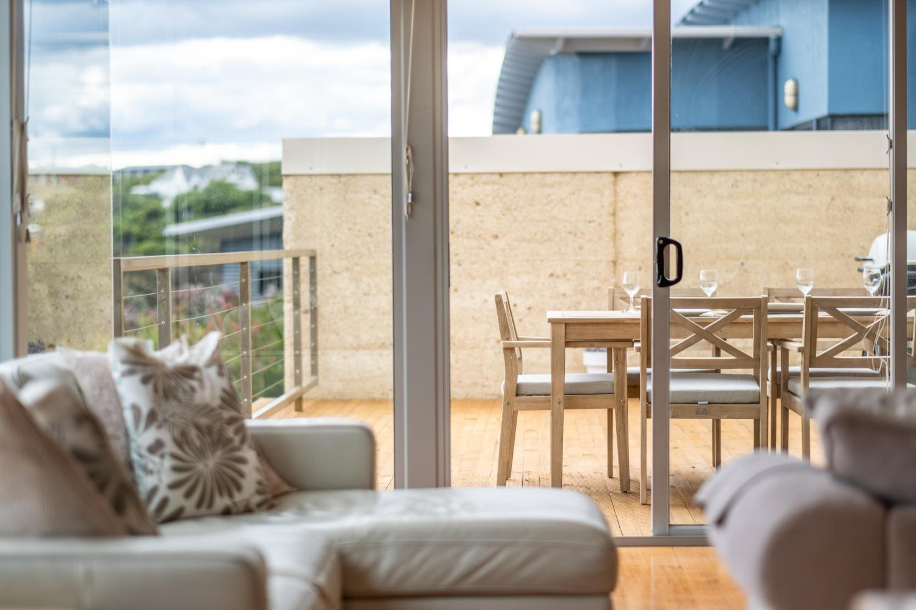 Sea View ~ ultimate beachside retreat!