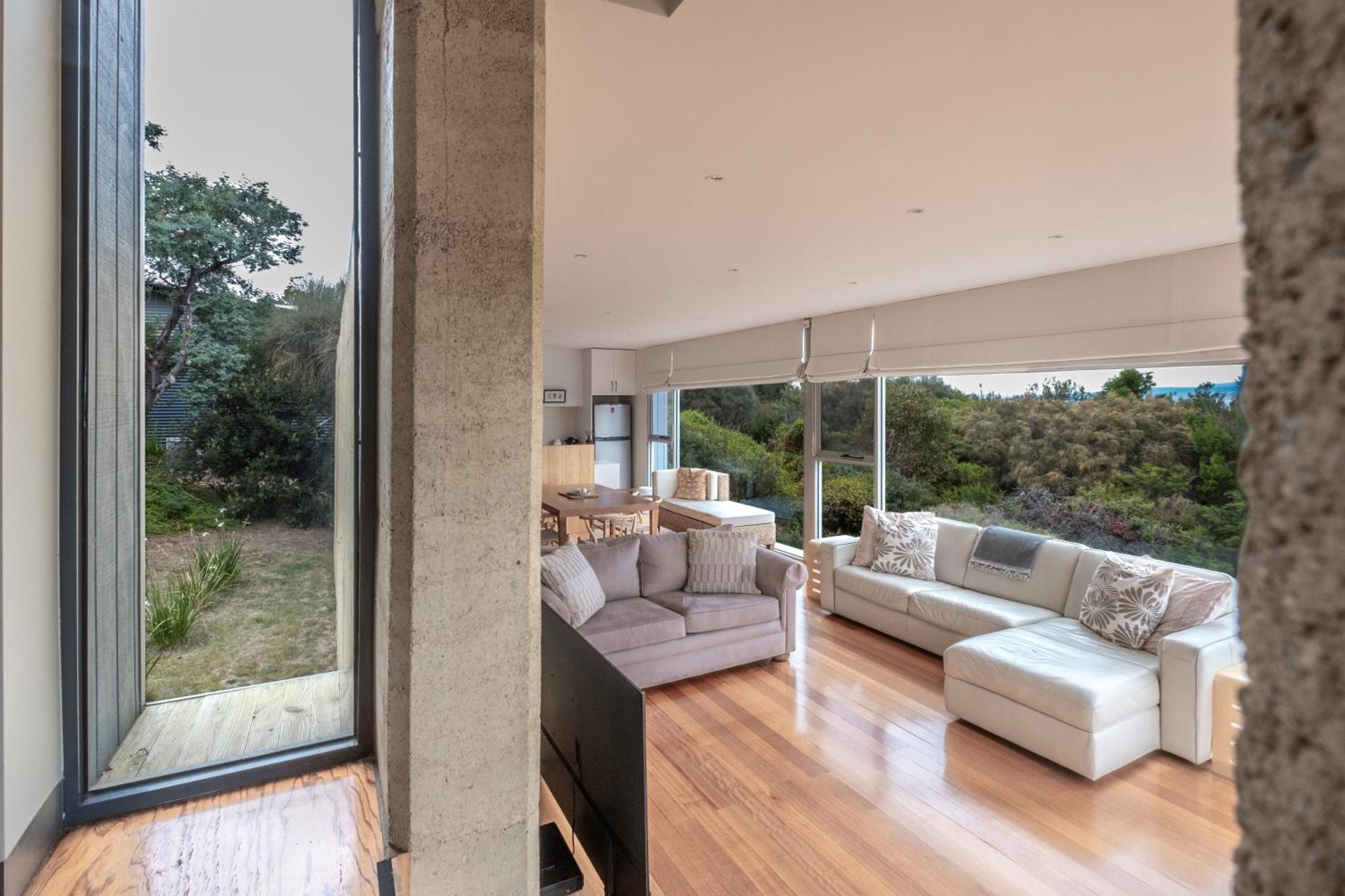 Sea View ~ ultimate beachside retreat!