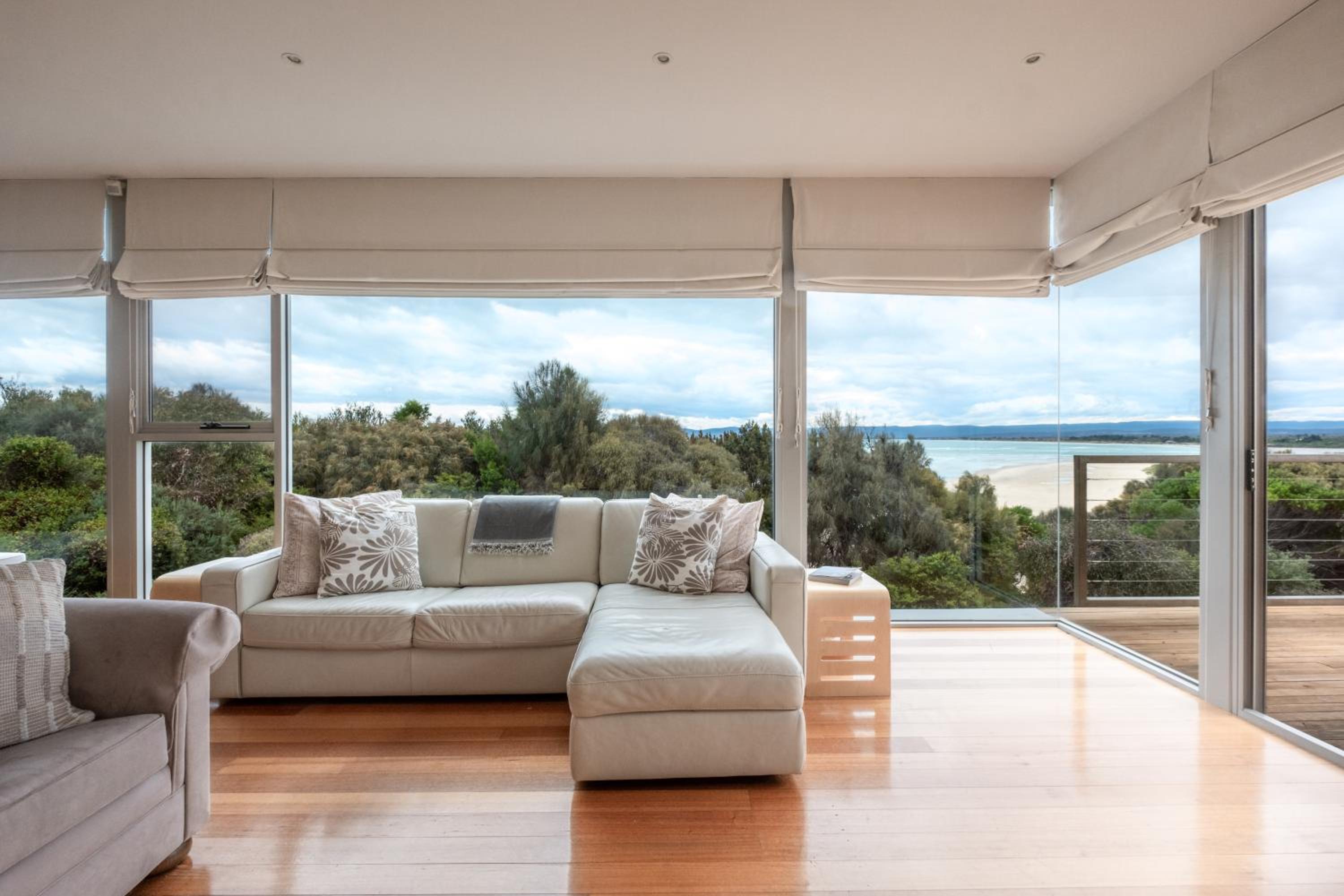 Sea View ~ ultimate beachside retreat!
