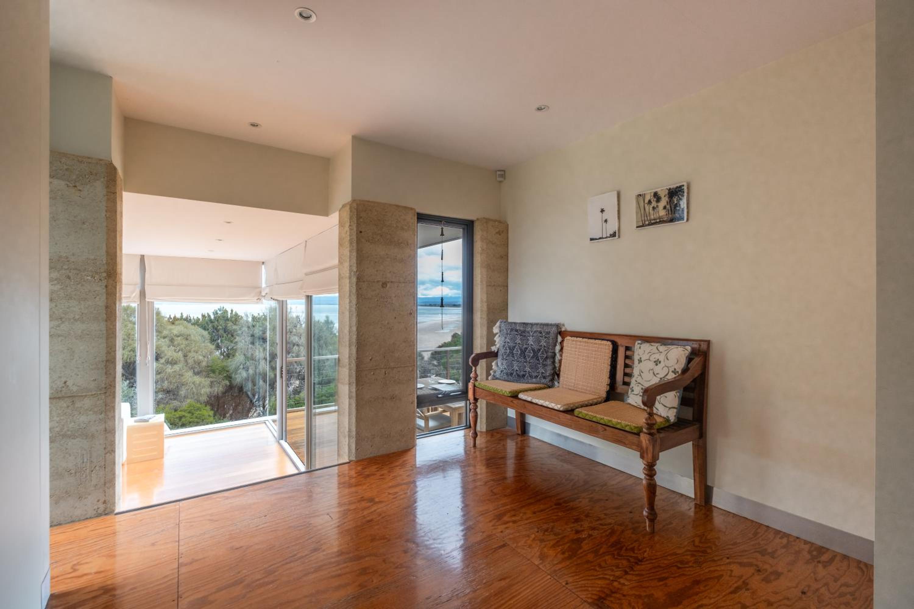 Sea View ~ ultimate beachside retreat!
