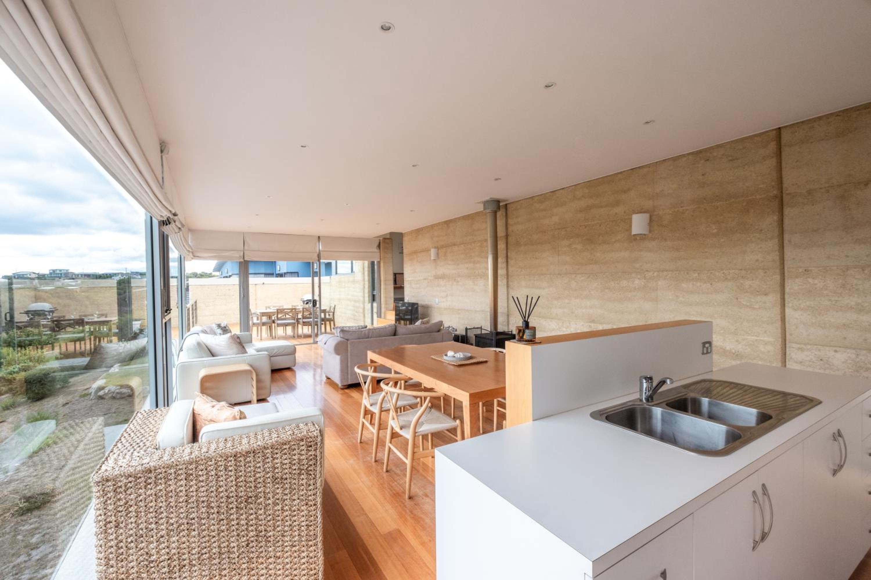 Sea View ~ ultimate beachside retreat!
