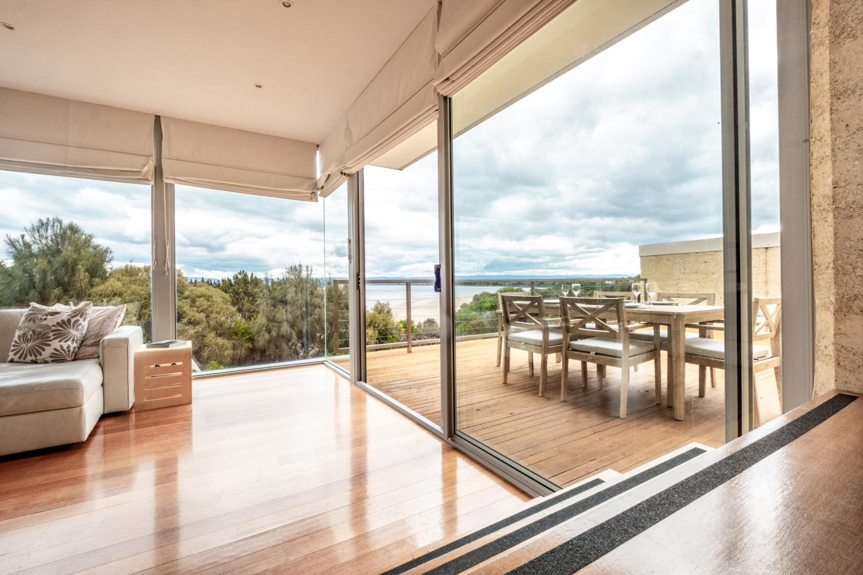 Sea View ~ ultimate beachside retreat!