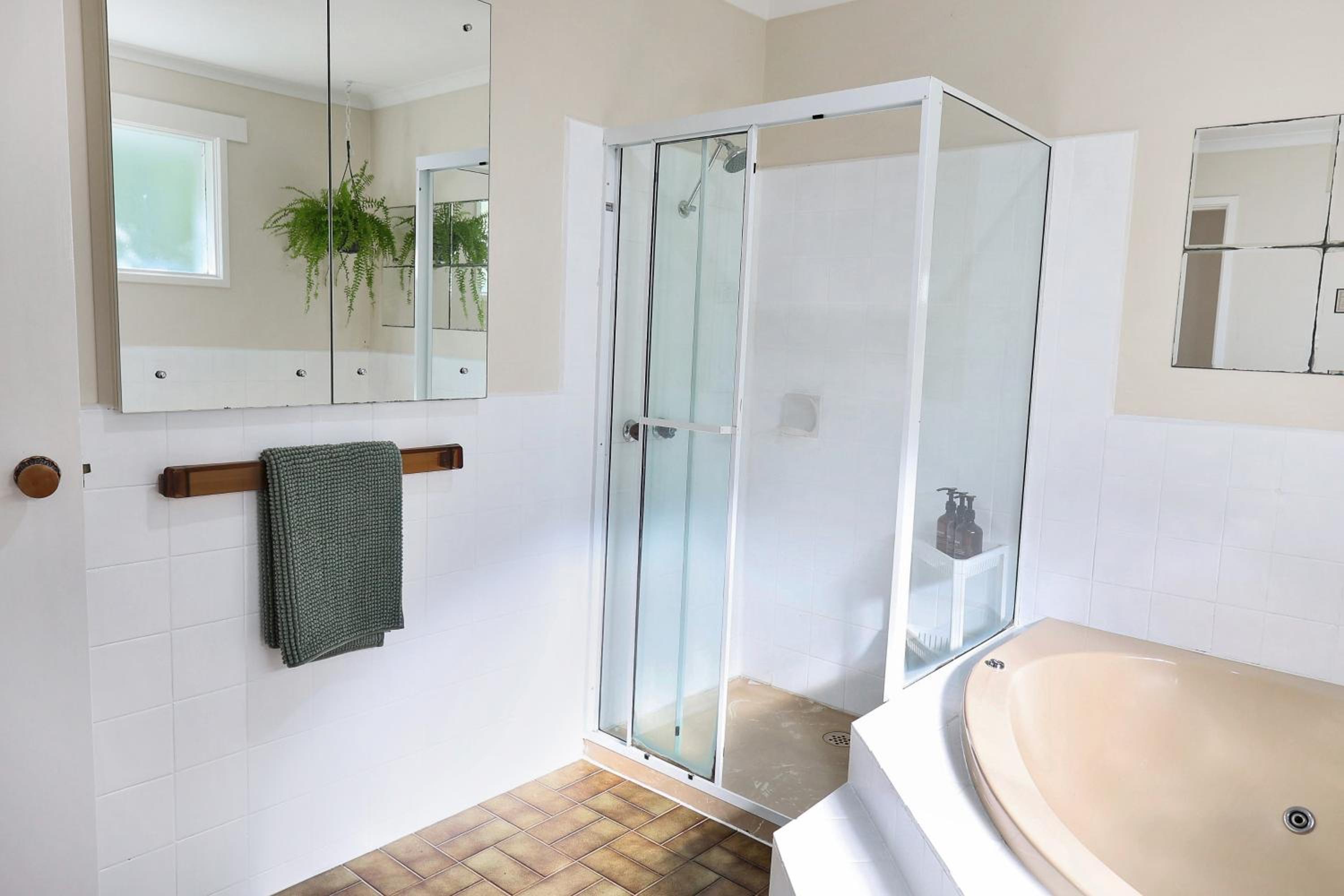Riverview Retreat - Pool - Sleeps 8 By HostyCo