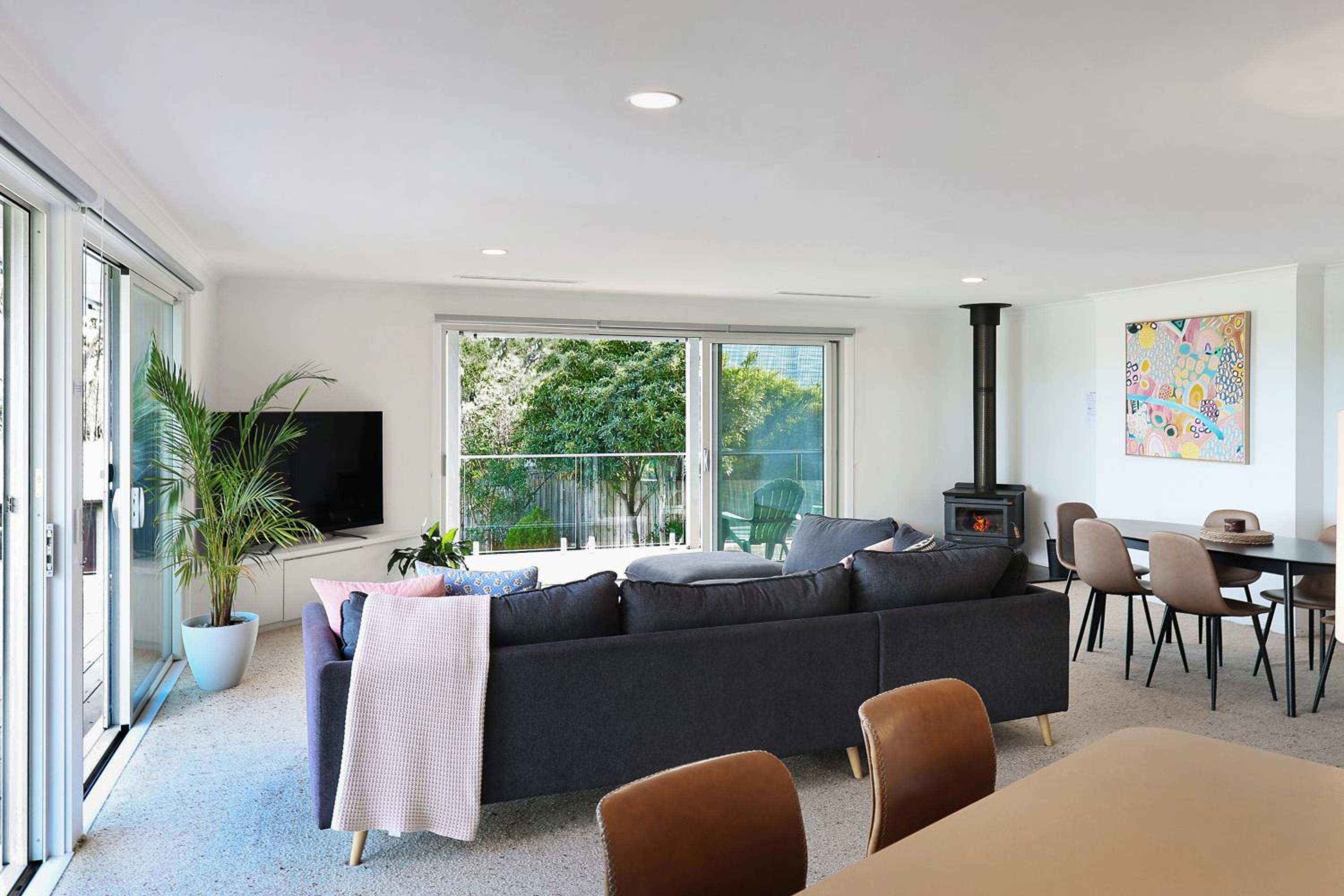 Riverview Retreat - Pool - Sleeps 8 By HostyCo