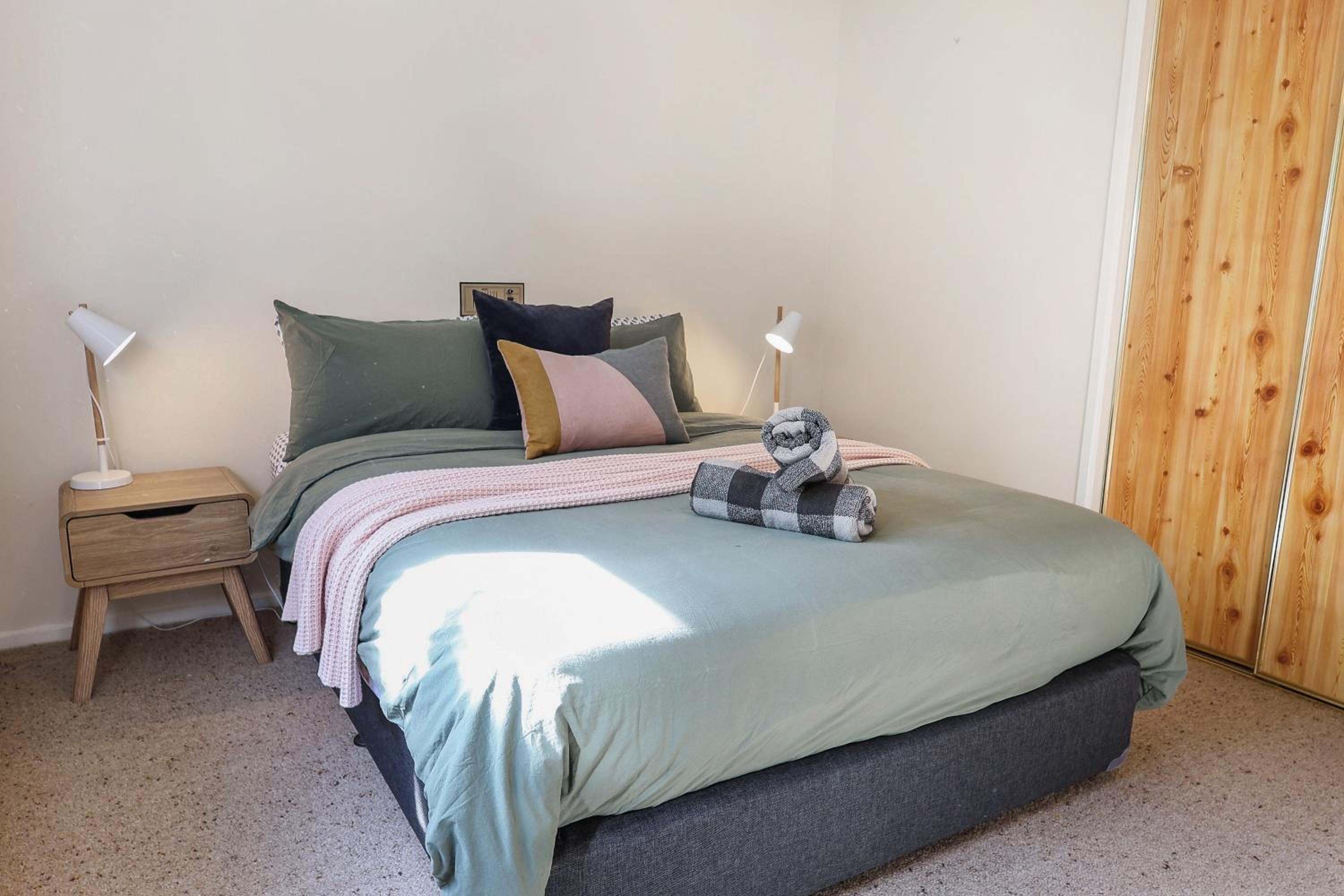Riverview Retreat - Pool - Sleeps 8 By HostyCo