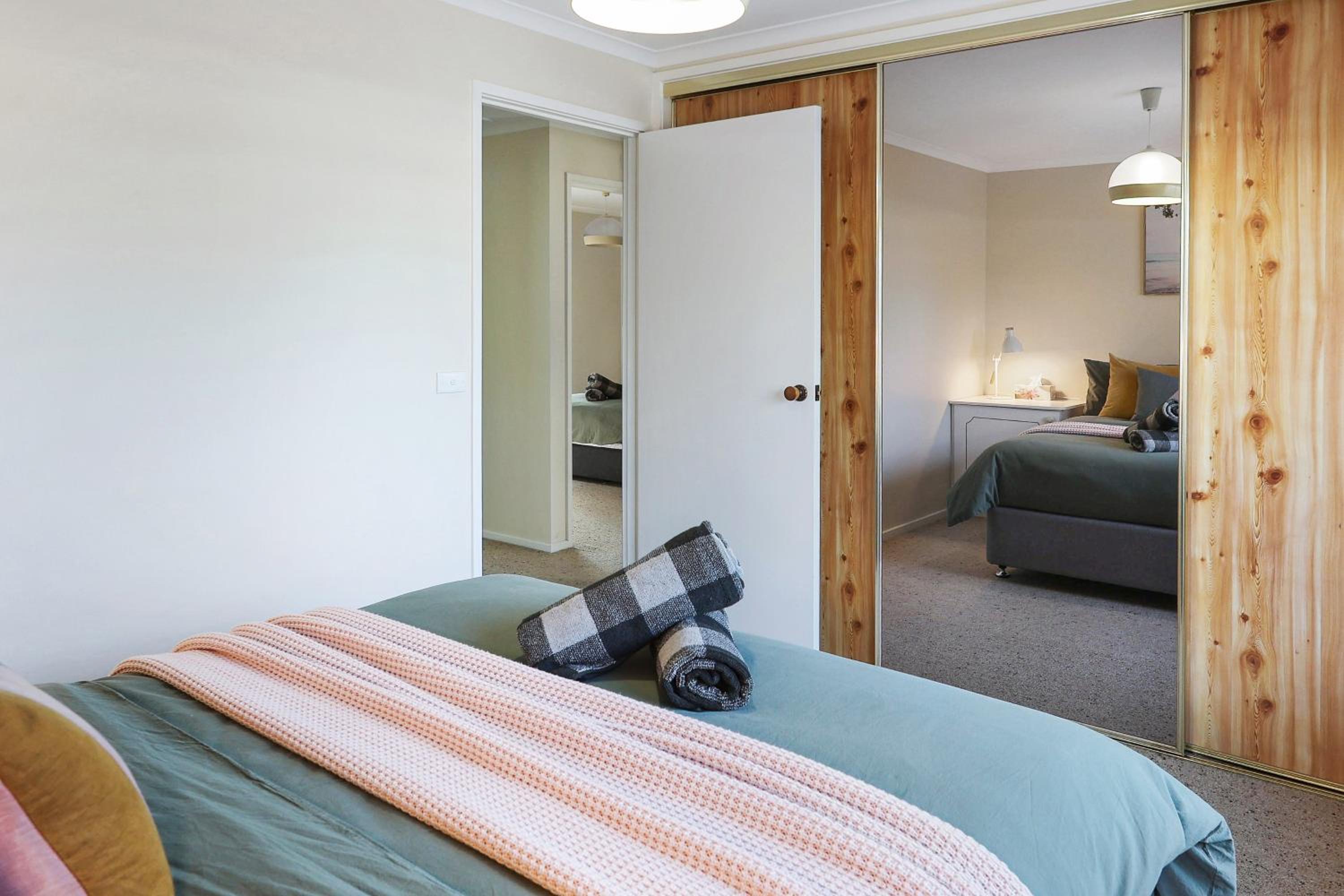 Riverview Retreat - Pool - Sleeps 8 By HostyCo