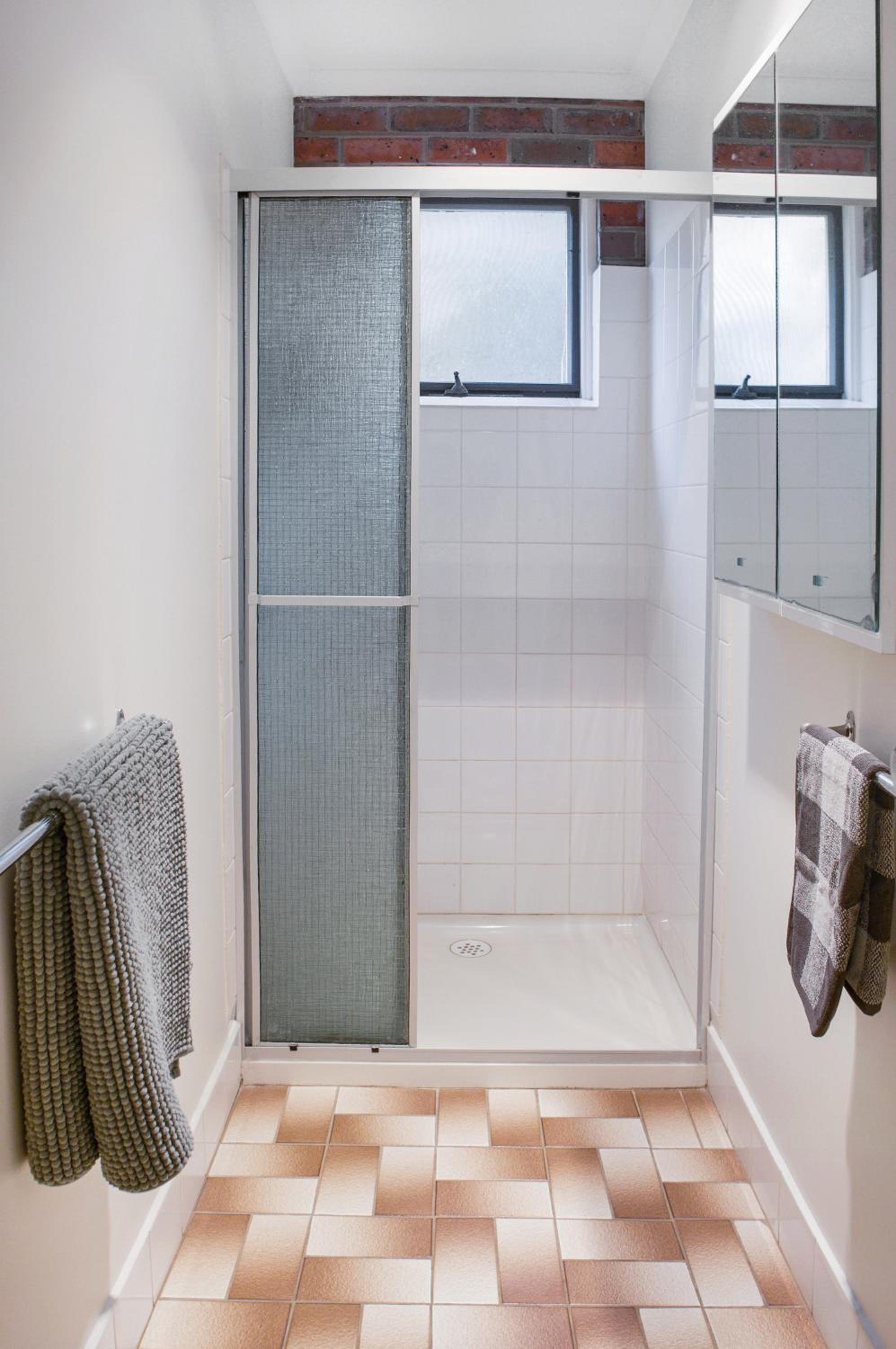 Riverview Retreat - Pool - Sleeps 8 By HostyCo