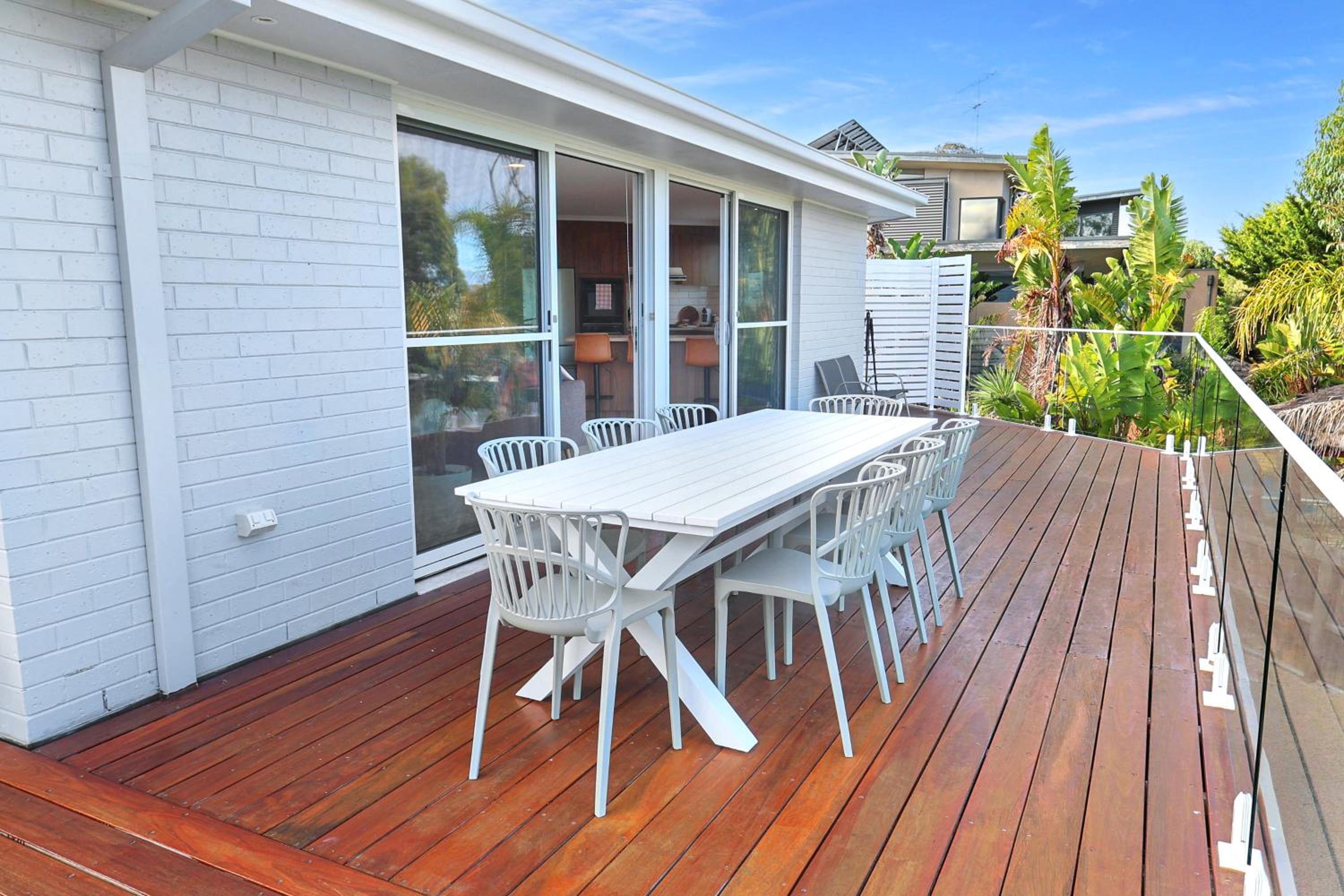Riverview Retreat - Pool - Sleeps 8 By HostyCo