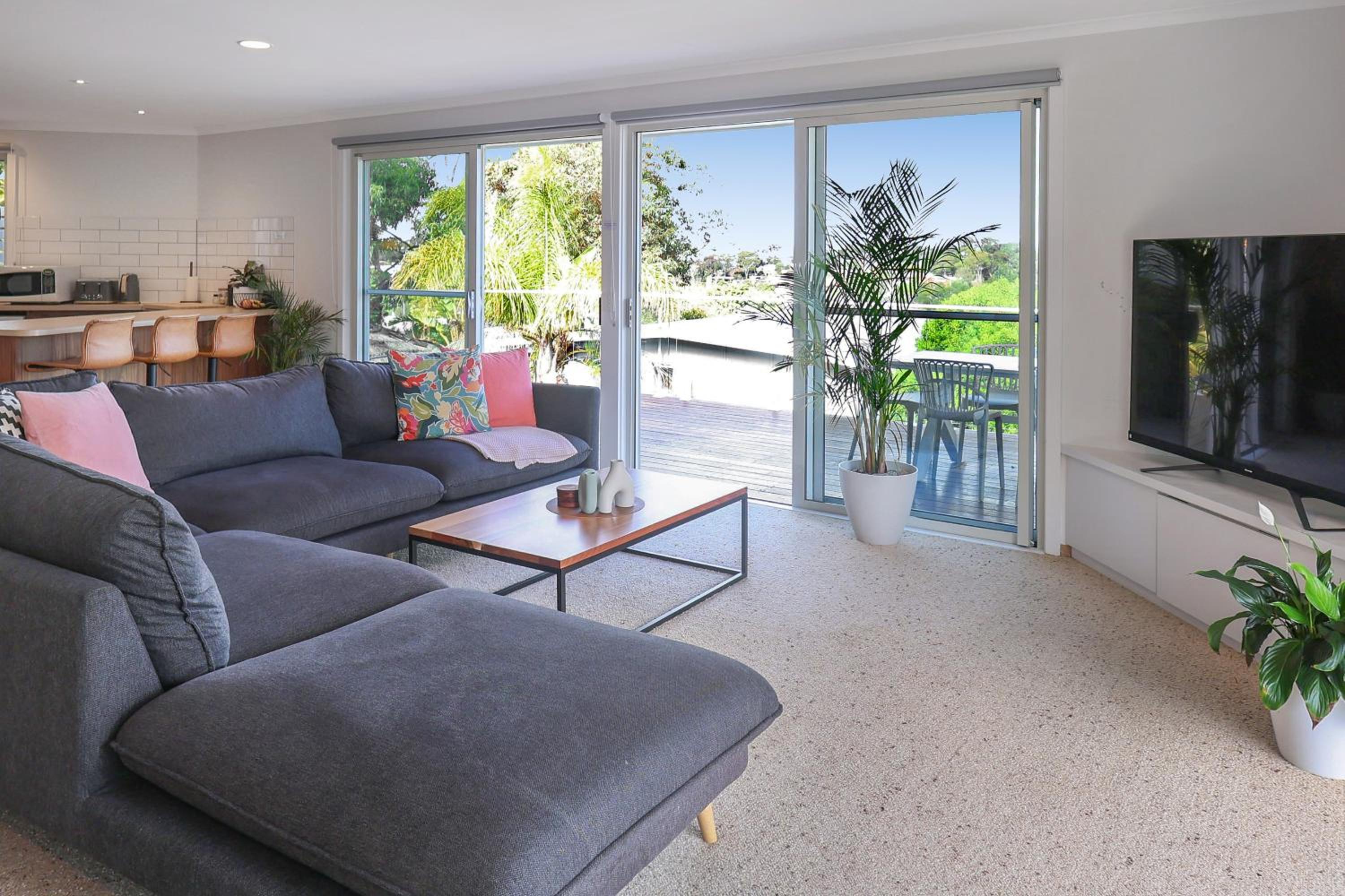Riverview Retreat - Pool - Sleeps 8 By HostyCo