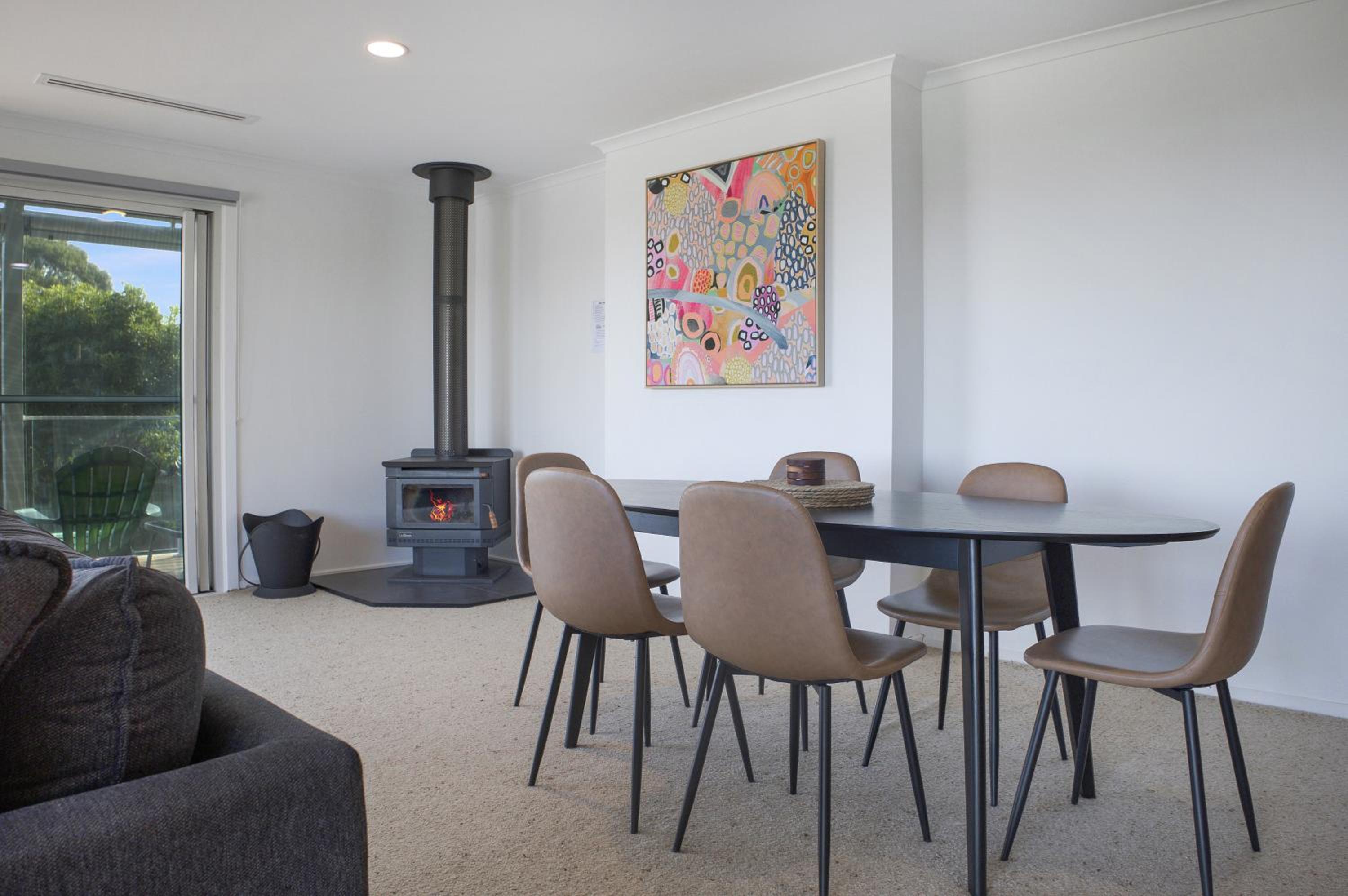 Riverview Retreat - Pool - Sleeps 8 By HostyCo