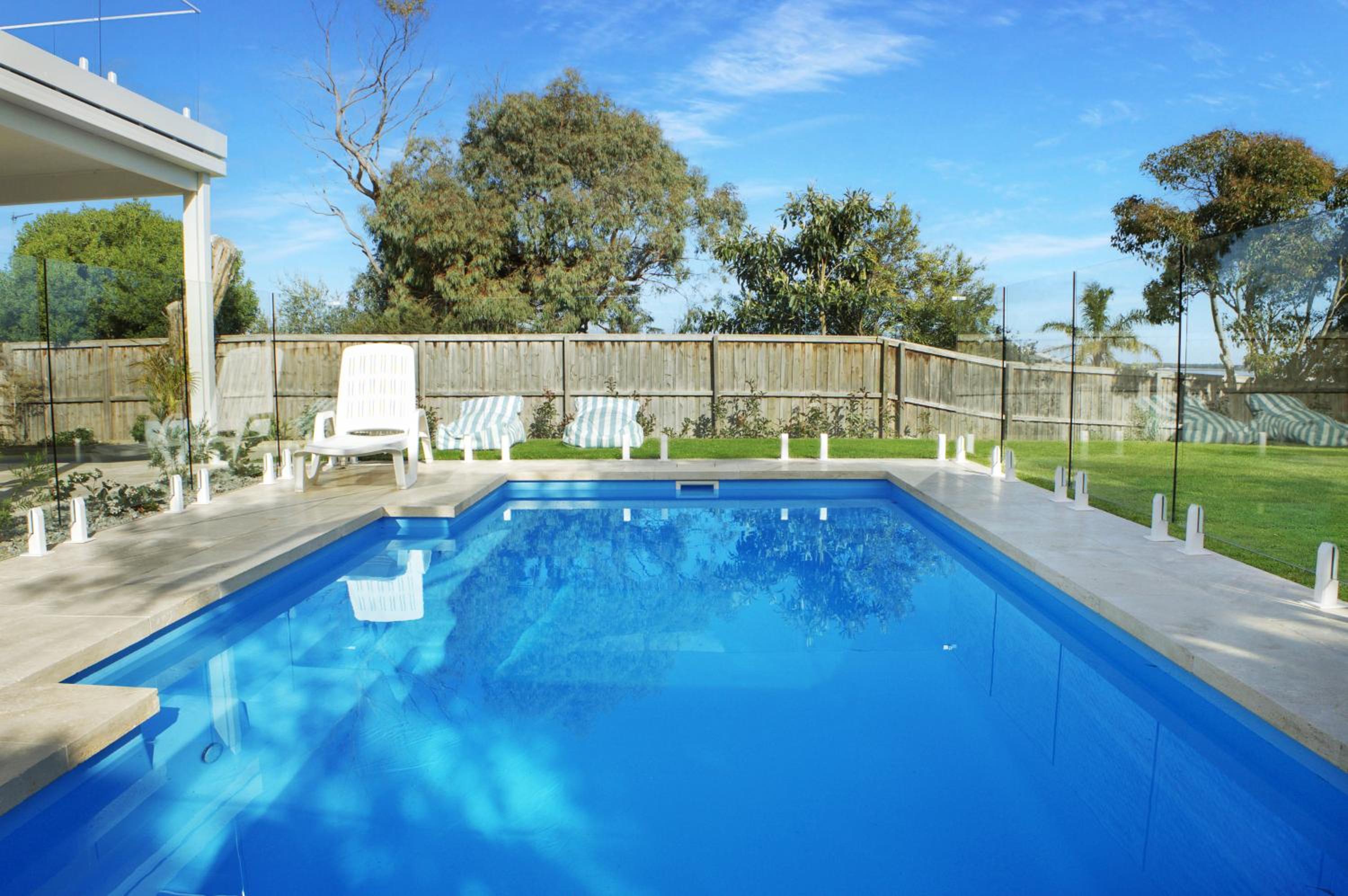 Riverview Retreat - Pool - Sleeps 8 By HostyCo