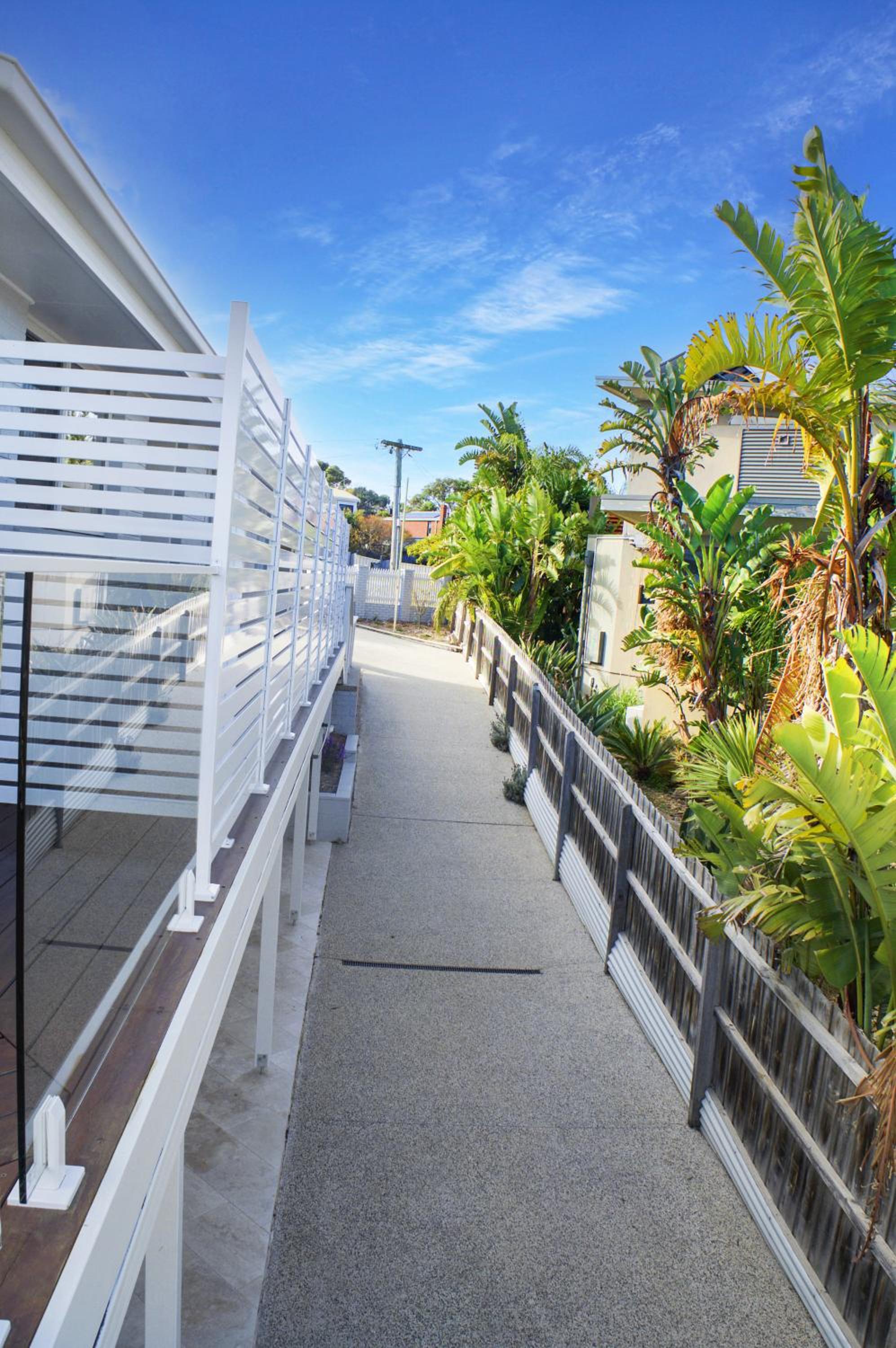 Riverview Retreat - Pool - Sleeps 8 By HostyCo
