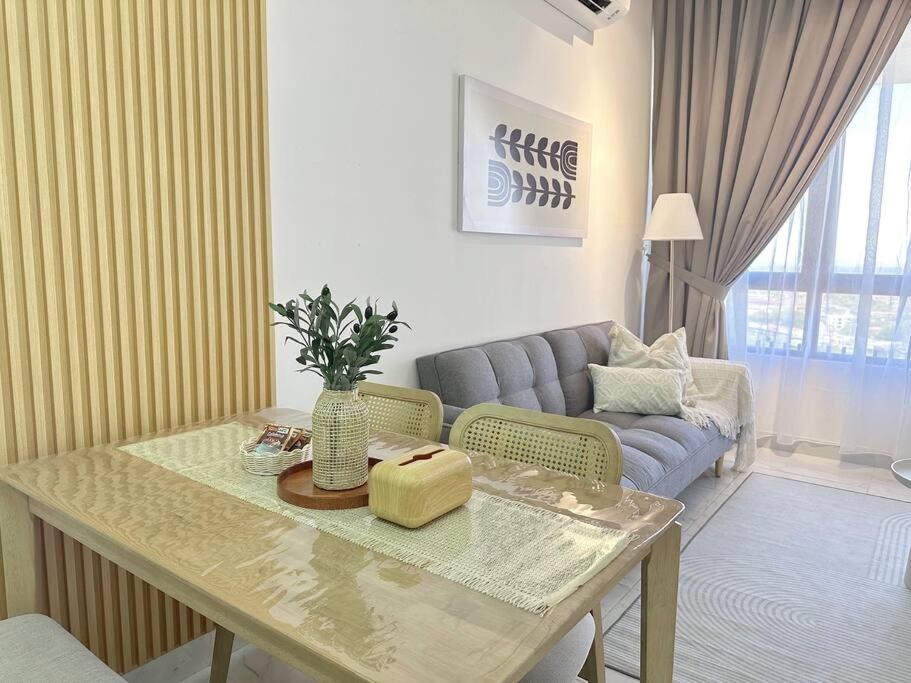 Netflix Two Bedroom Troika Kota Bharu Homestay 198 photo 3