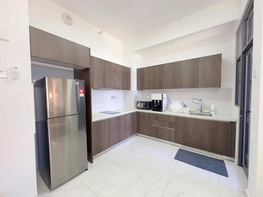 Netflix Two Bedroom Troika Kota Bharu Homestay 198 photo 8