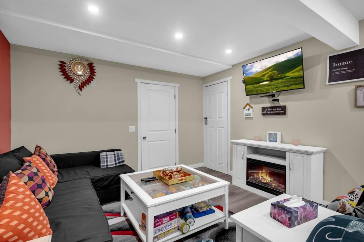 240 Spacious Modern Home w AC