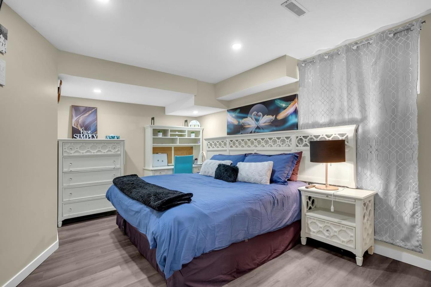 240 Spacious Modern Home w AC