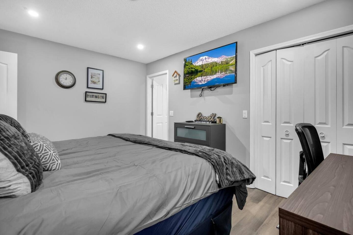 240 Spacious Modern Home w AC