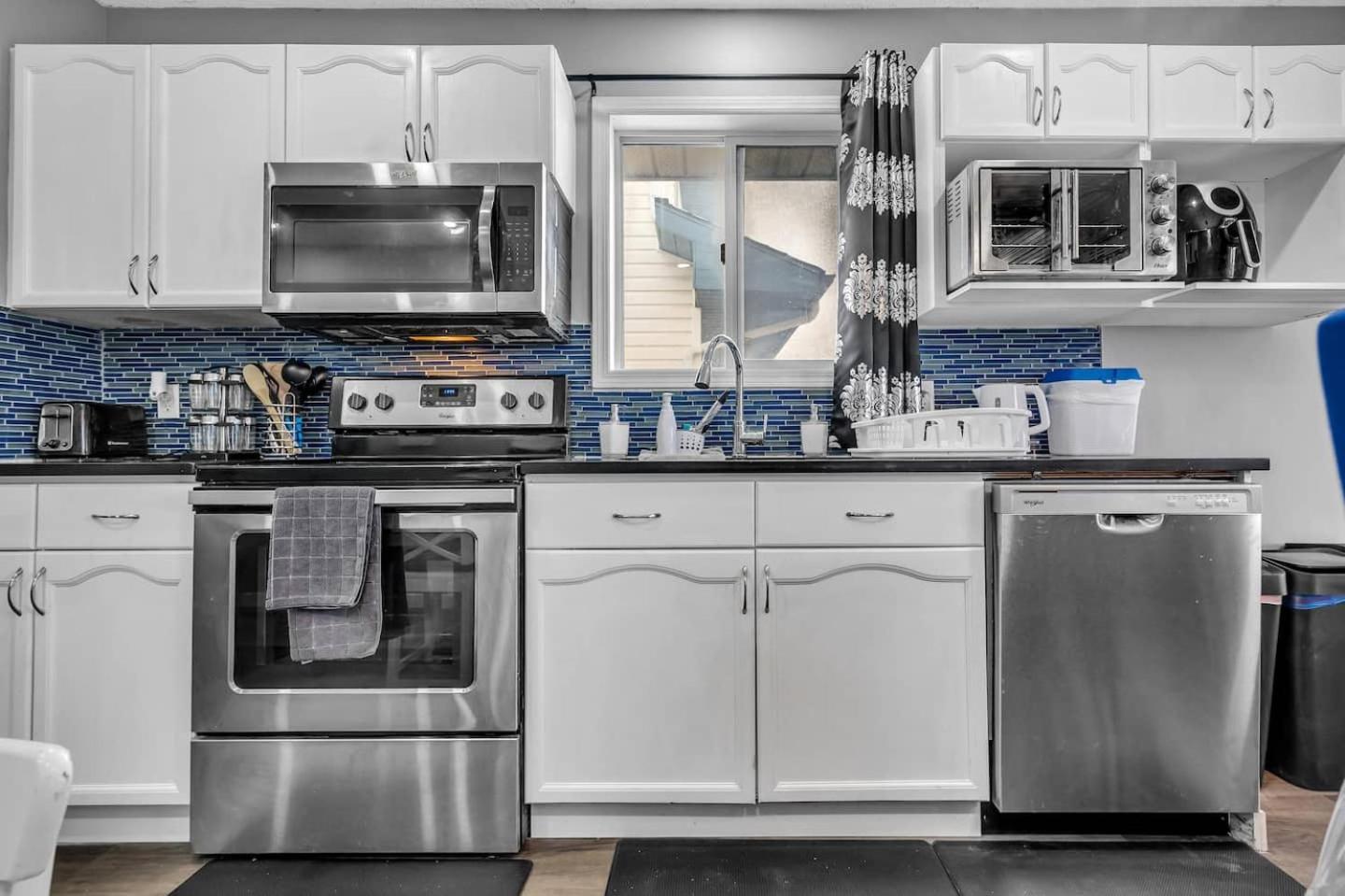 240 Spacious Modern Home w AC