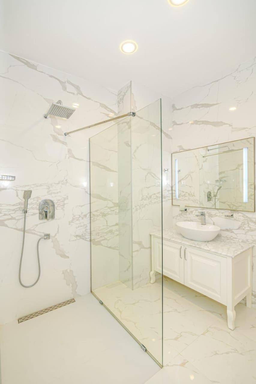 HOTEL APARTMENT VIP NEAR COURTYARD MARRIOTT