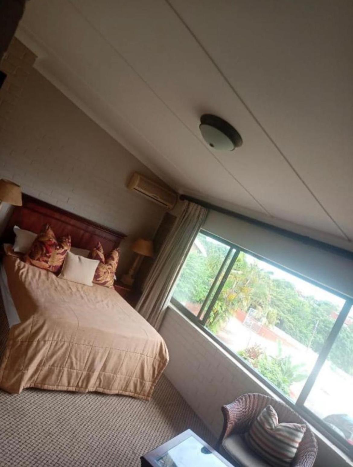 Hilltop Manor Bed and Breakfast view 3