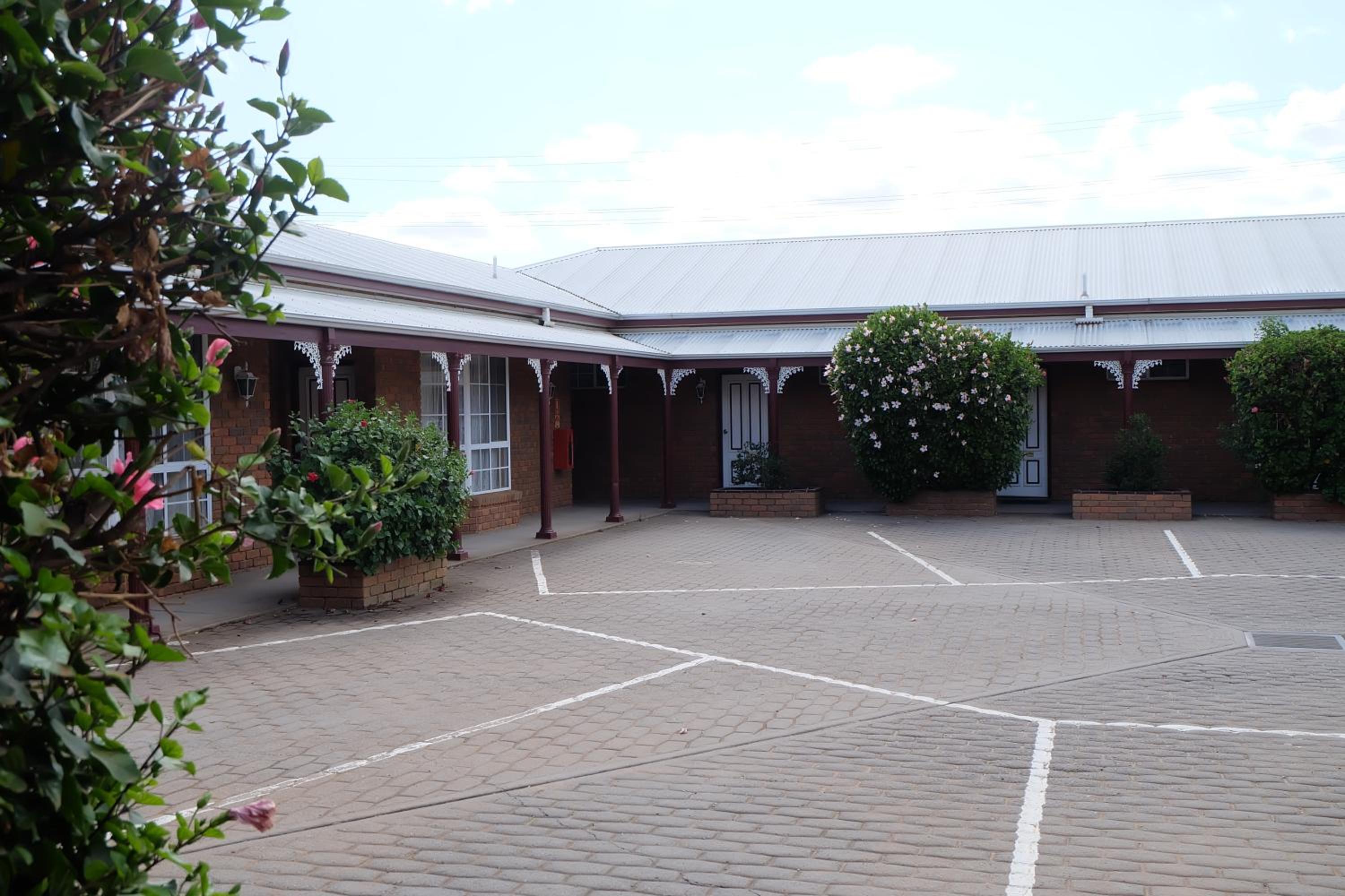 Charles sturt motor inn