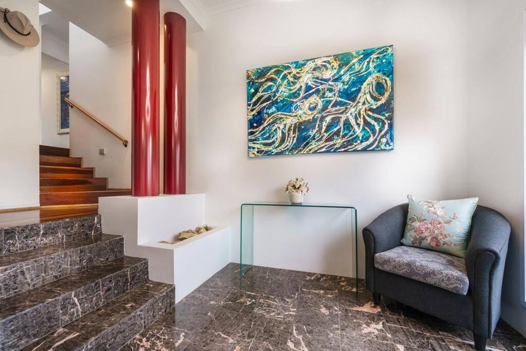 Sapphire Art House