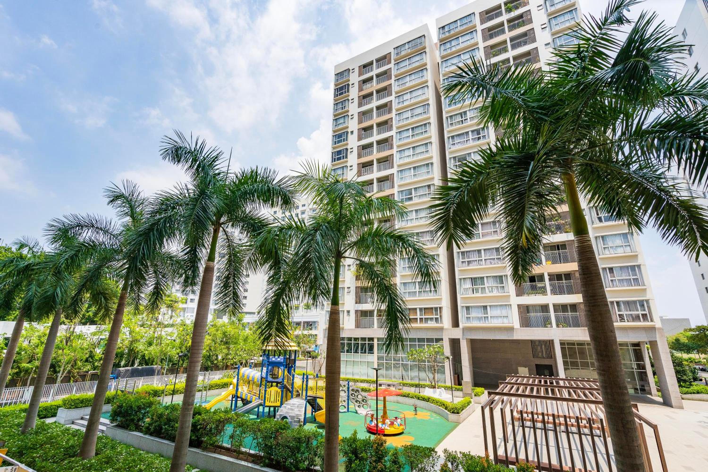 Scenic Valley 3 Bedrooms Balcony with pool view