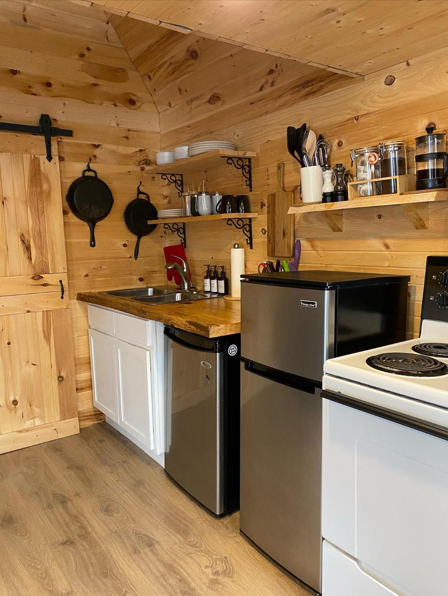 Hillside Haven 1 Bedroom with Hot Tub