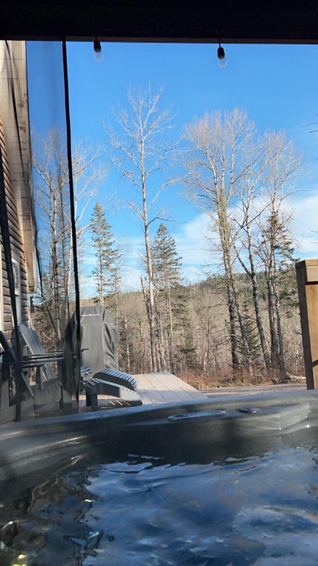 Hillside Haven 1 Bedroom with Hot Tub