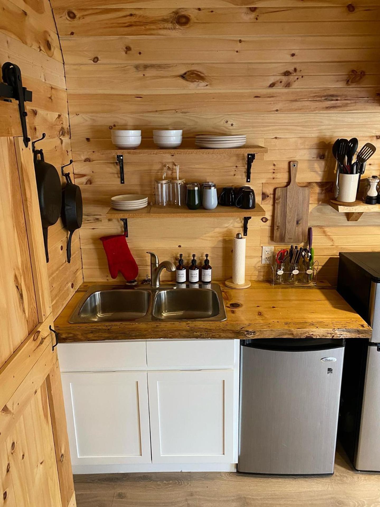Hillside Haven 1 Bedroom with Hot Tub