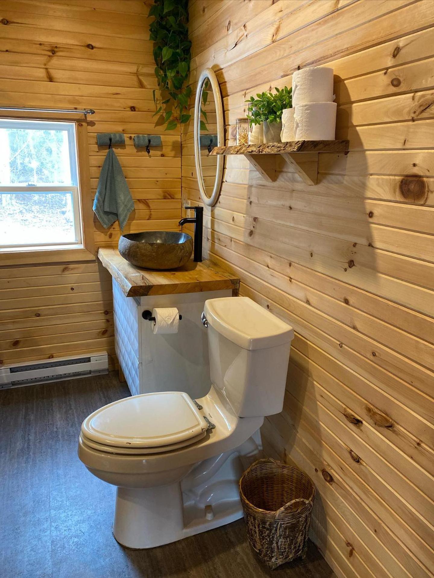 Hillside Haven 1 Bedroom with Hot Tub