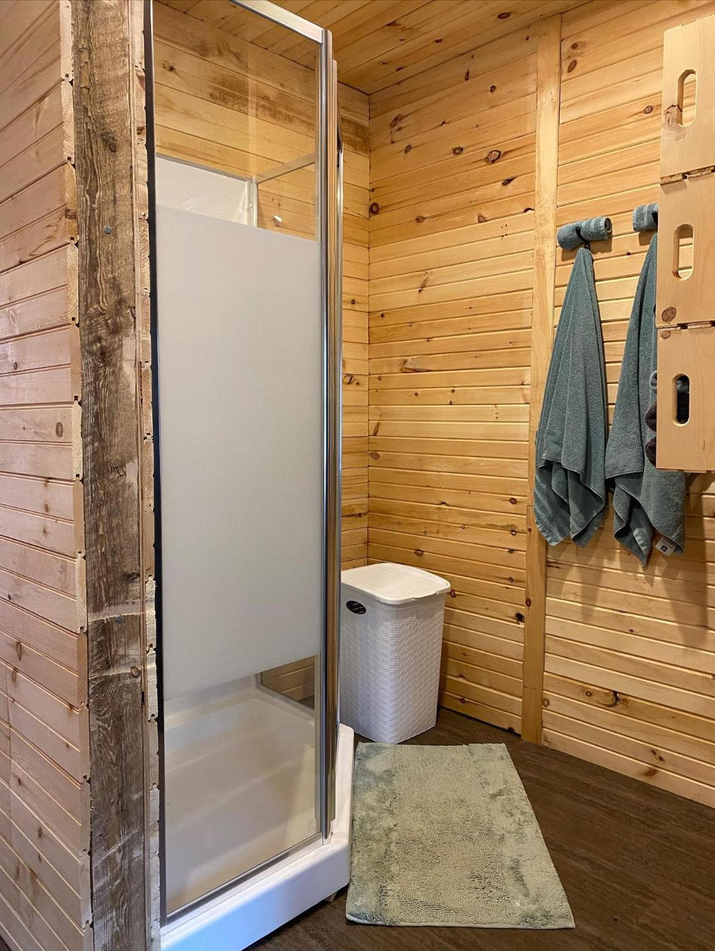 Hillside Haven 1 Bedroom with Hot Tub