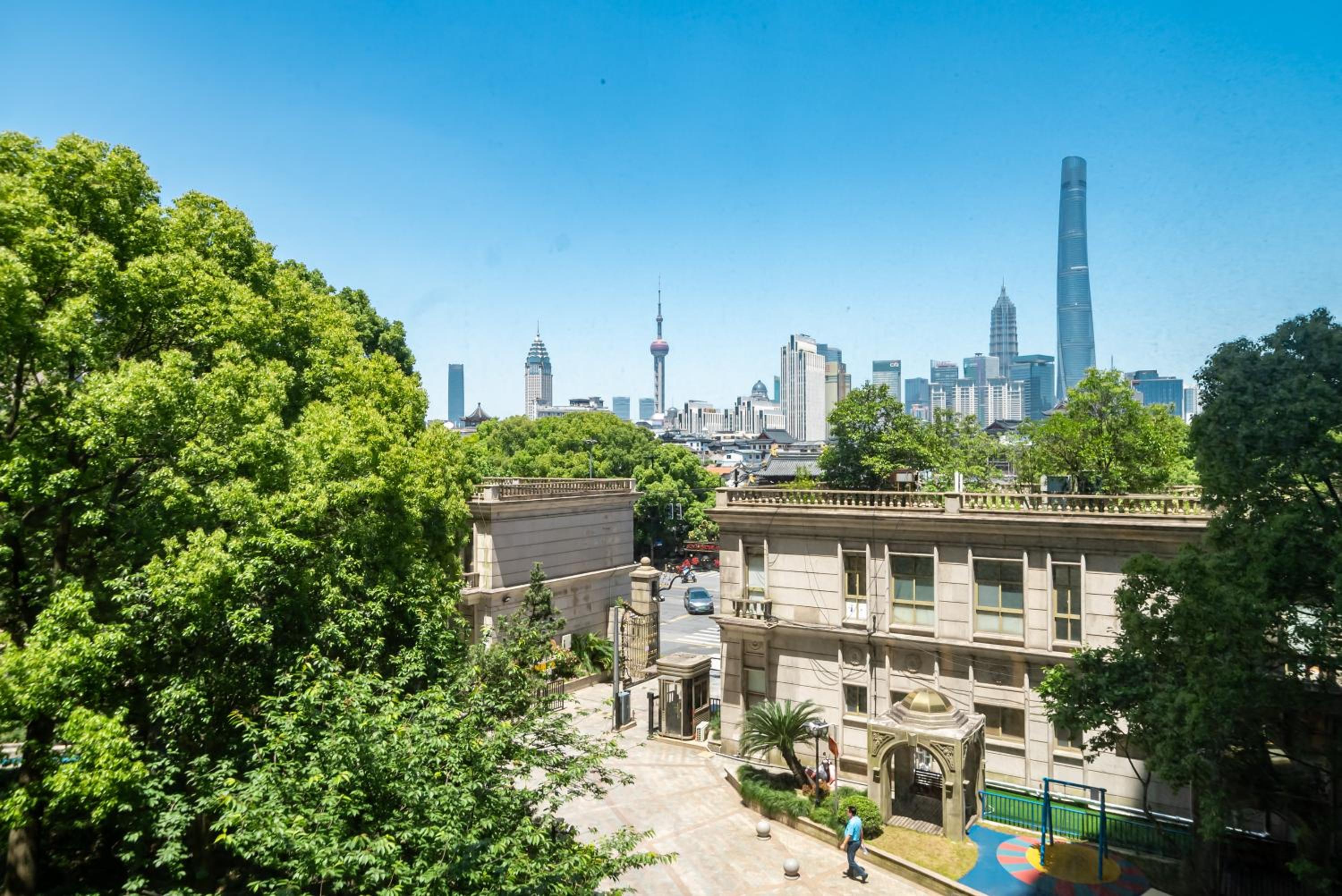 Yi Du Home at Yu Garden with Iconic Skyline Views -Steps to Metro, Cards OK