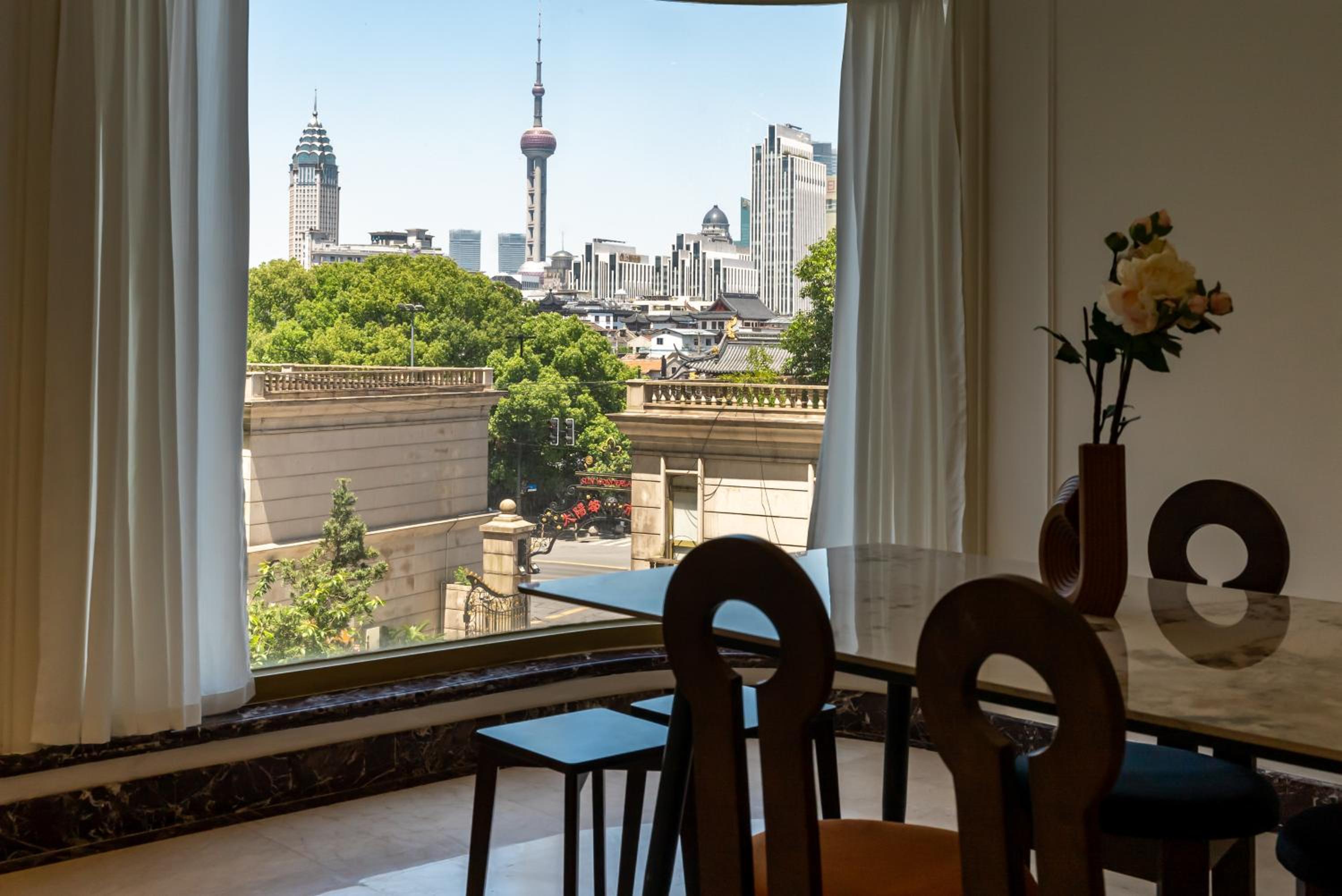 Yi Du Home at Yu Garden with Iconic Skyline Views -Steps to Metro, Cards OK