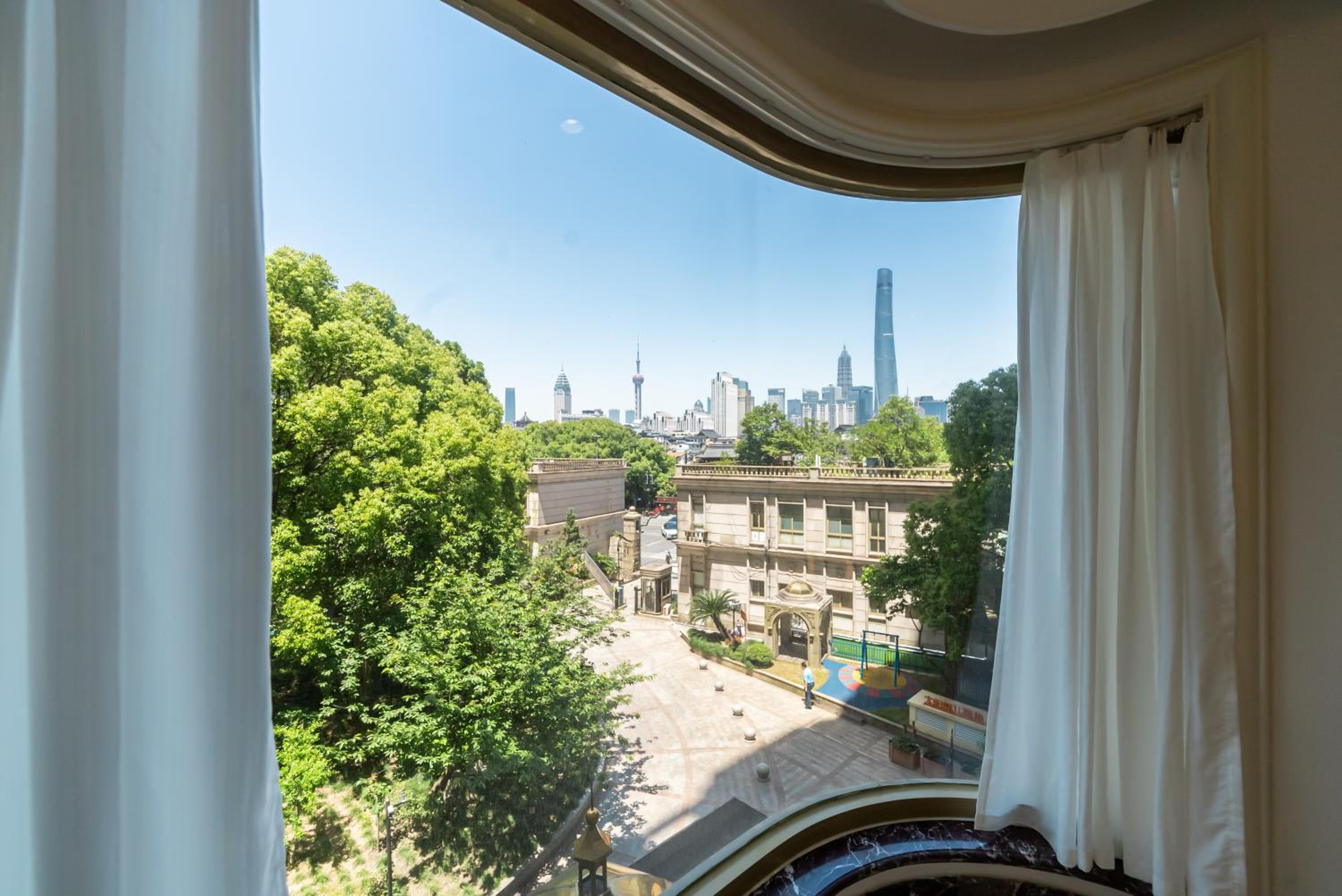 Yi Du Home at Yu Garden with Iconic Skyline Views -Steps to Metro, Cards OK