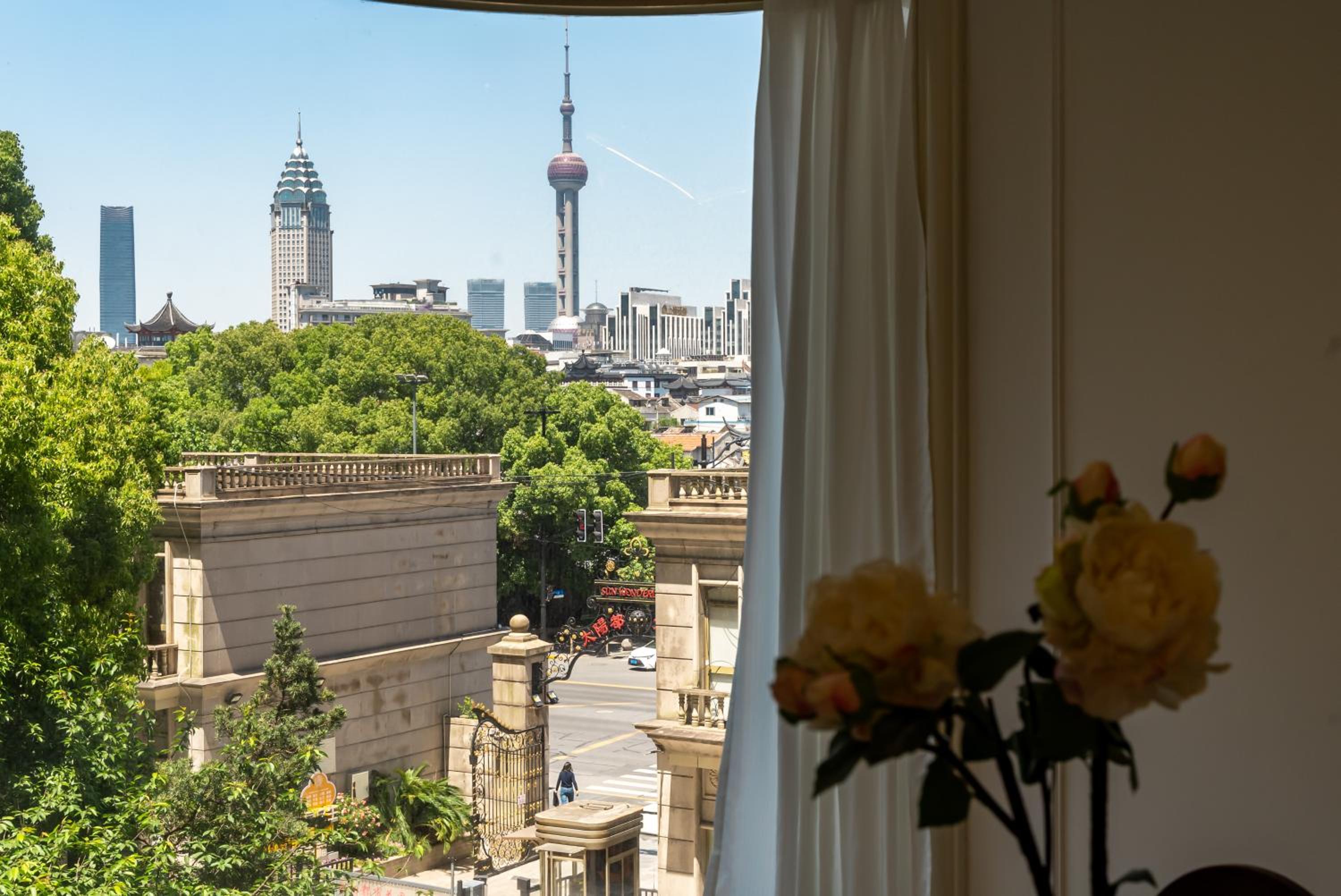 Yi Du Home at Yu Garden with Iconic Skyline Views -Steps to Metro, Cards OK