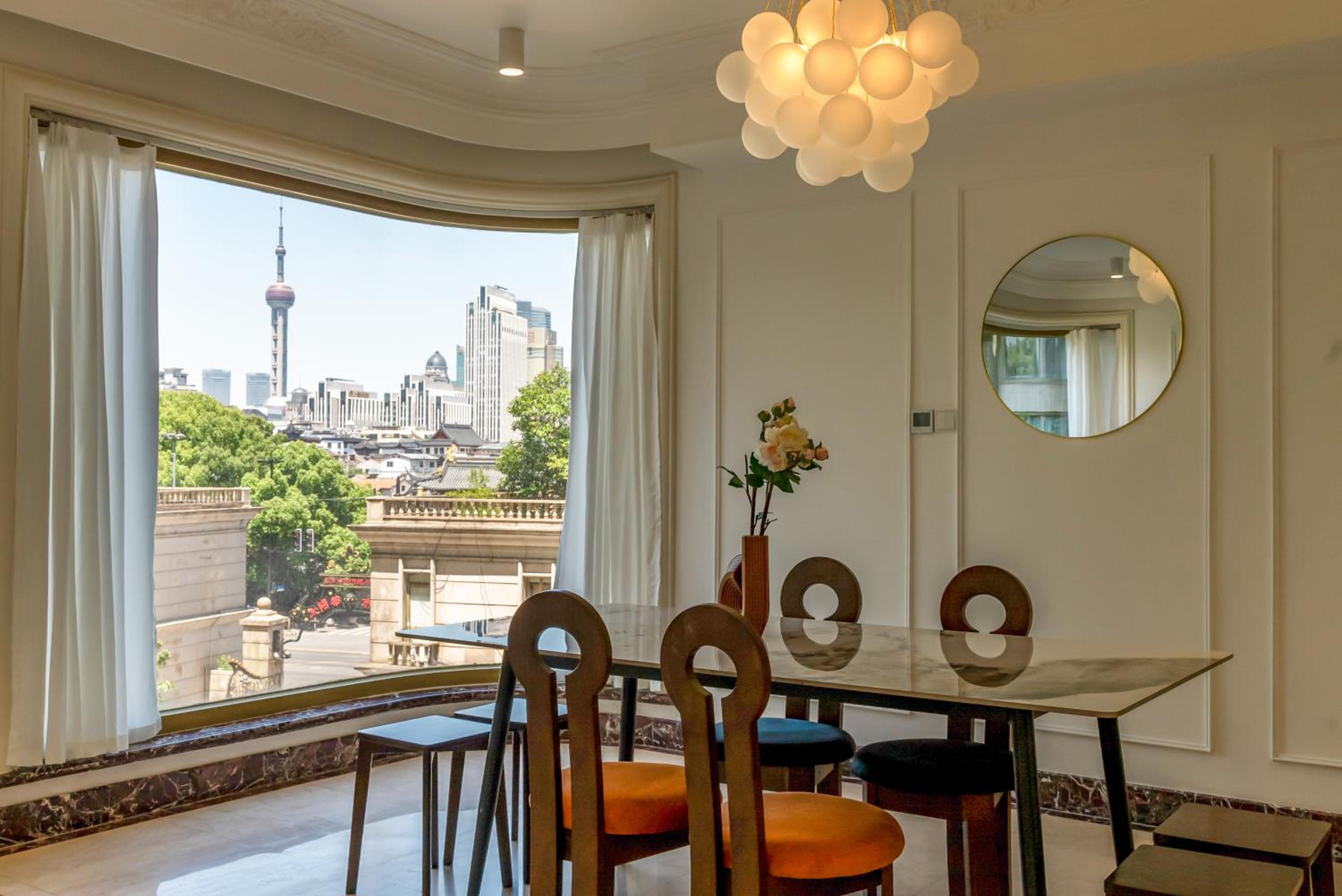 Yi Du Home at Yu Garden with Iconic Skyline Views -Steps to Metro, Cards OK