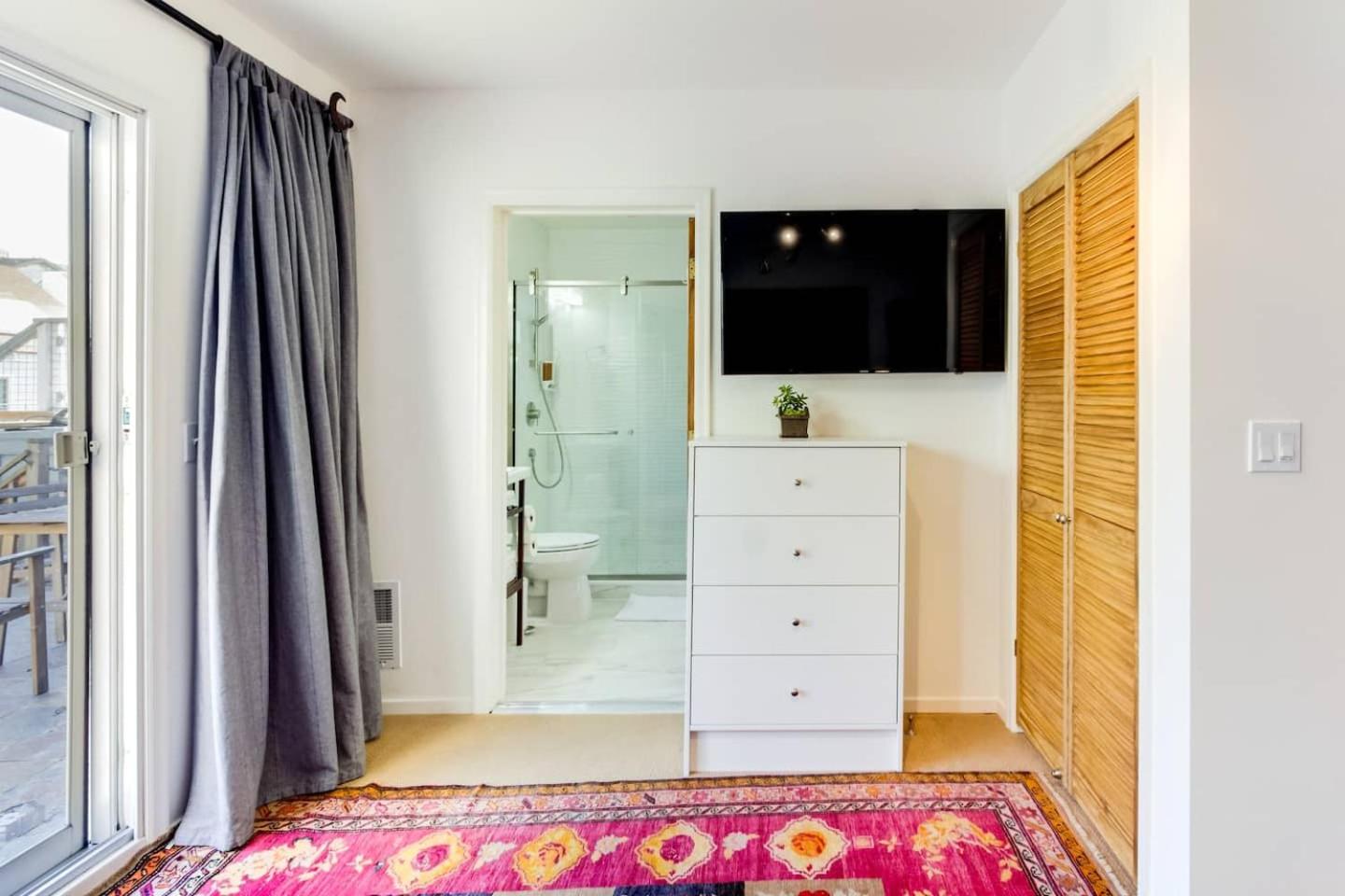 Two Bedroom, Two Newly Renovated Bathrooms, Deck view 3