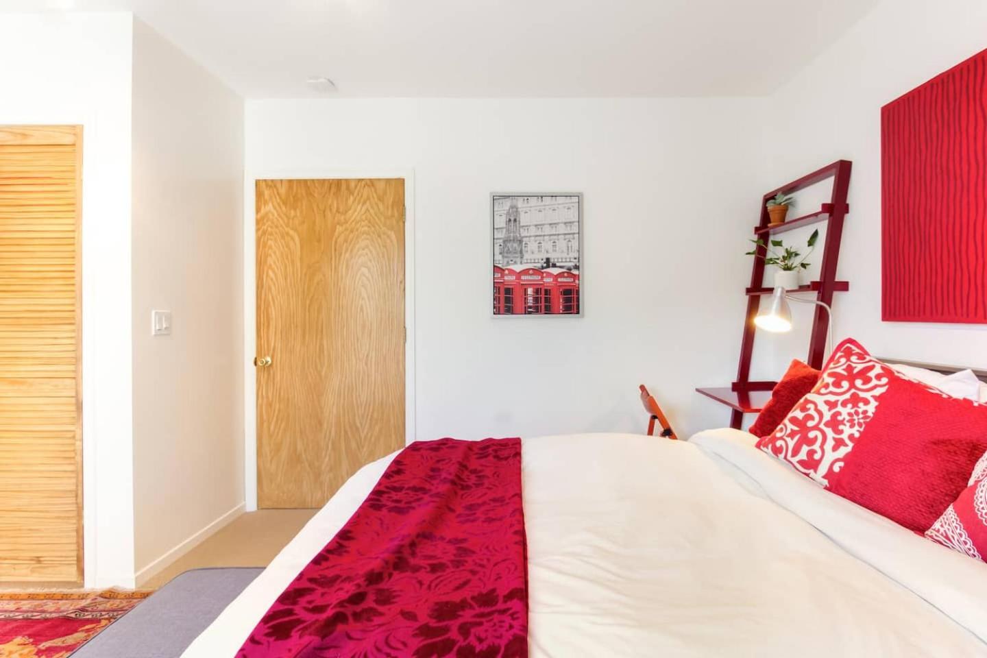 Two Bedroom, Two Newly Renovated Bathrooms, Deck view 4