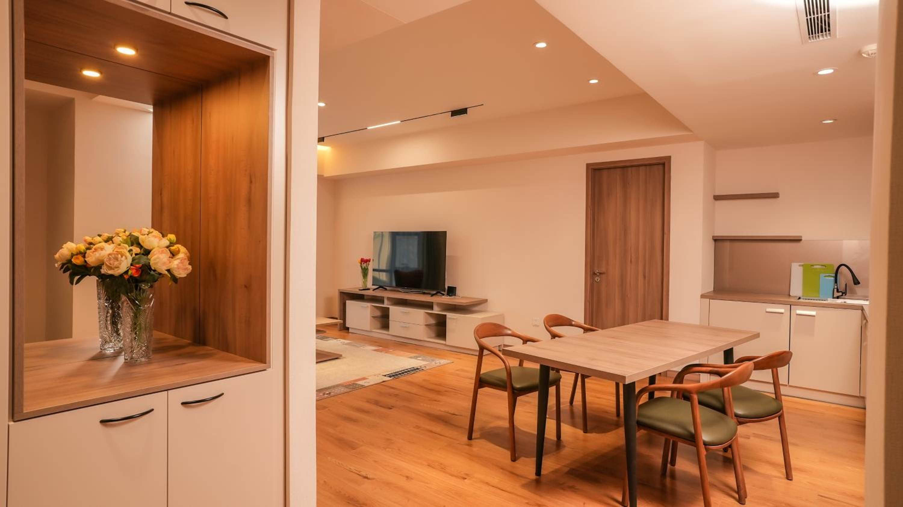May Seven Hotel and Suites